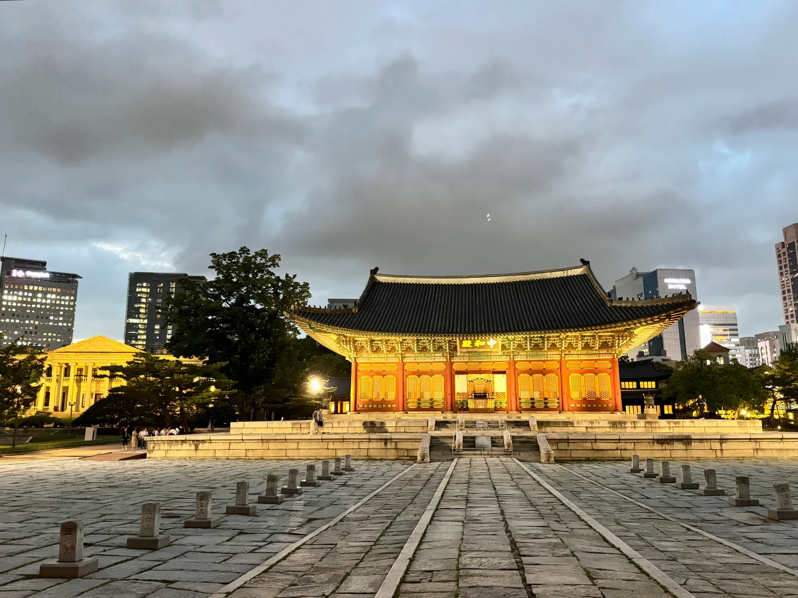 Atmosphere at Deoksugung Palace Seoul — travel photo