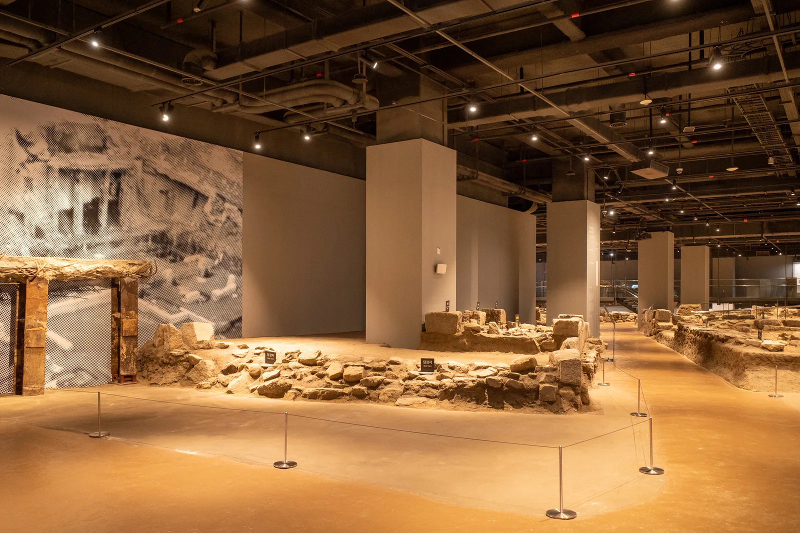 Main view at Gongpyeong Historic Sites Museum Seoul — travel photo