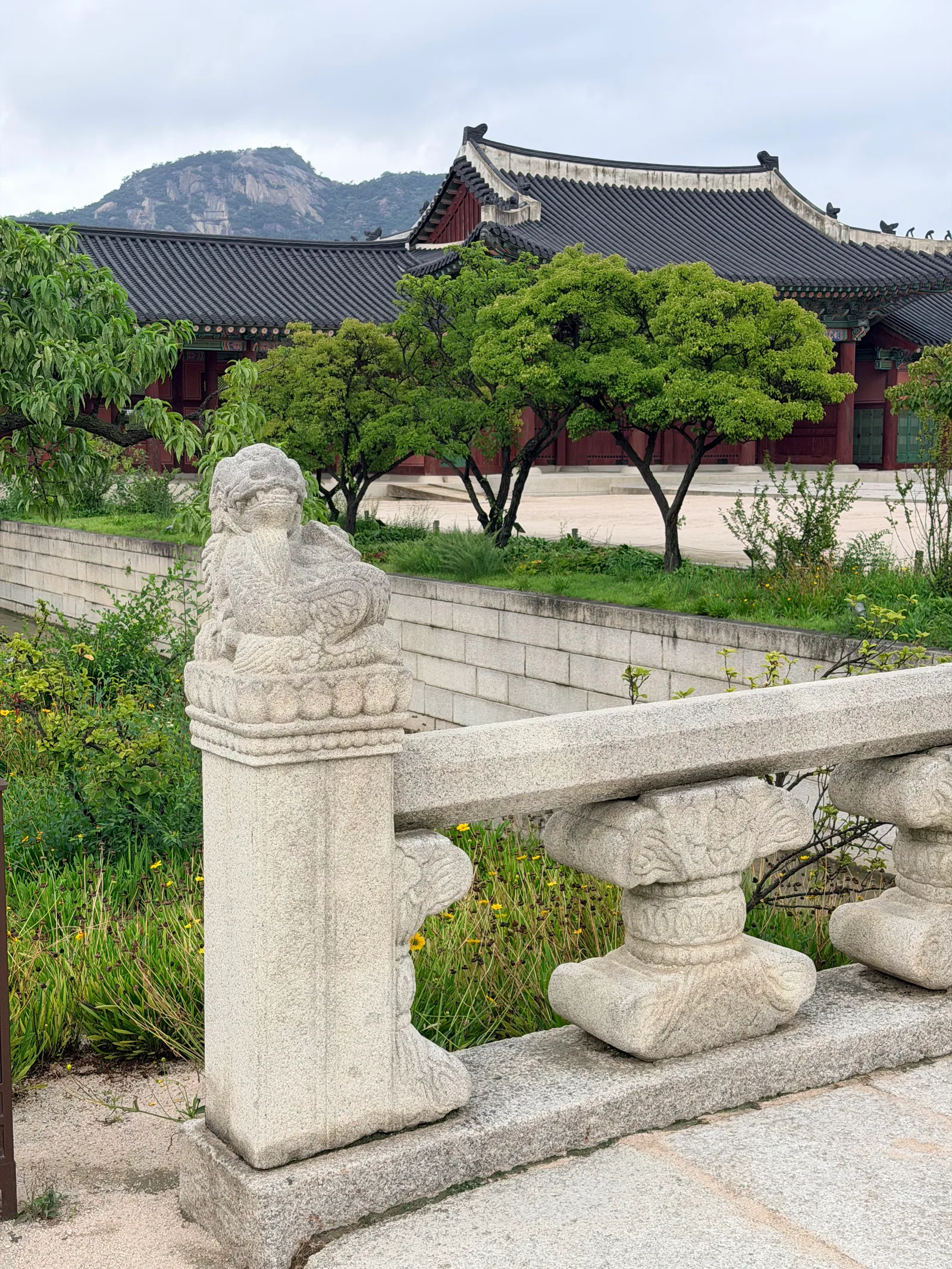 Details at Gyeongbokgung Palace Seoul — travel photo