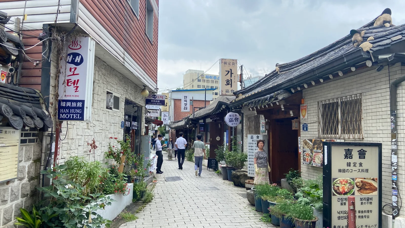 Main view at Insa-dong Culture Street Seoul — travel photo