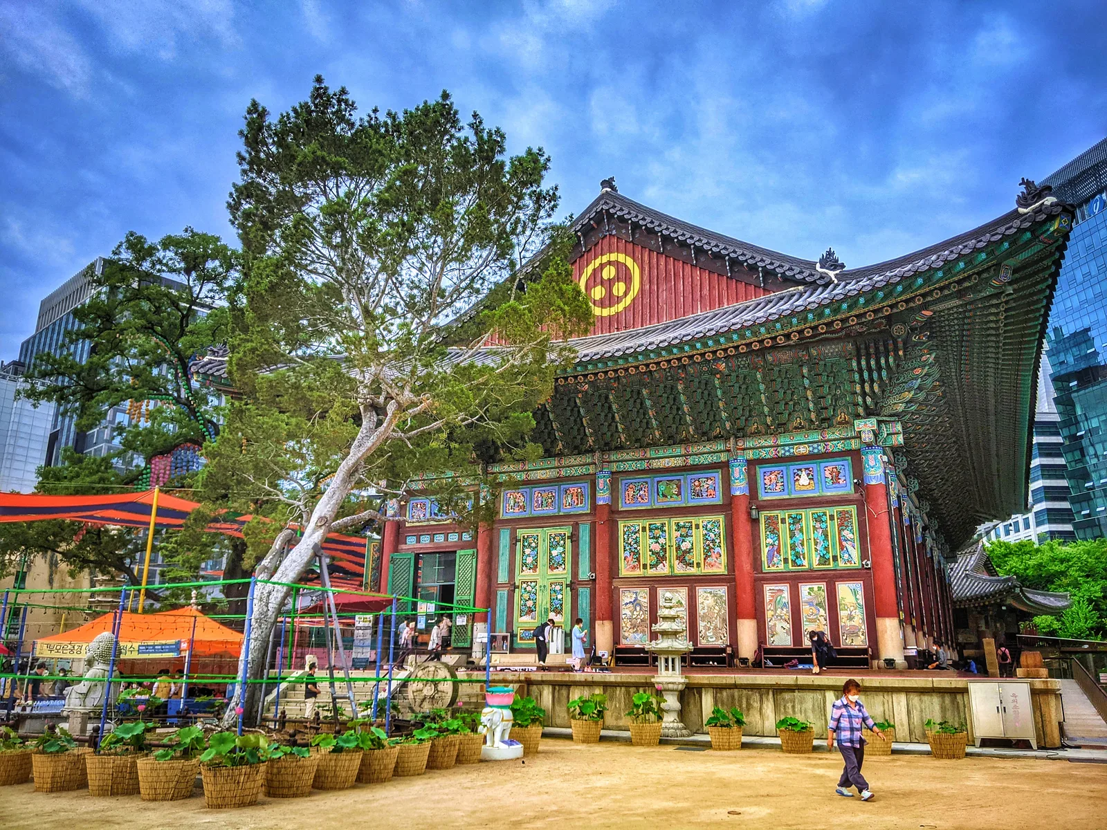 Main view at Jogyesa Temple Seoul — travel photo