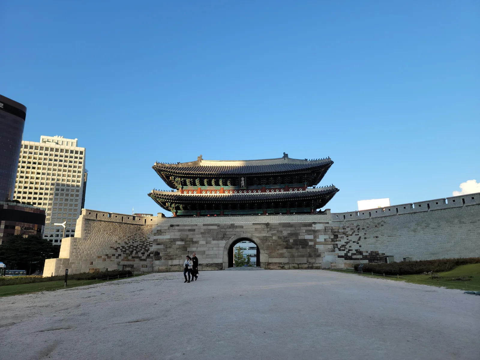 Main view at Sungnyemun Gate (Namdaemun) Seoul — travel photo