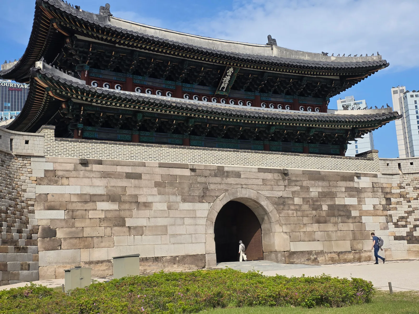 Details at Sungnyemun Gate (Namdaemun) Seoul — travel photo