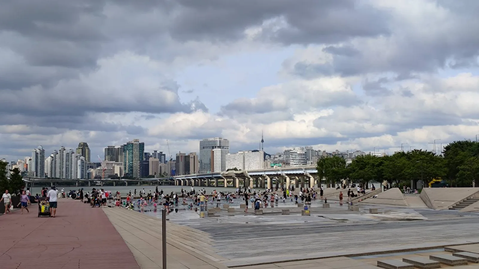 Main view at Yeouido Park Seoul — travel photo