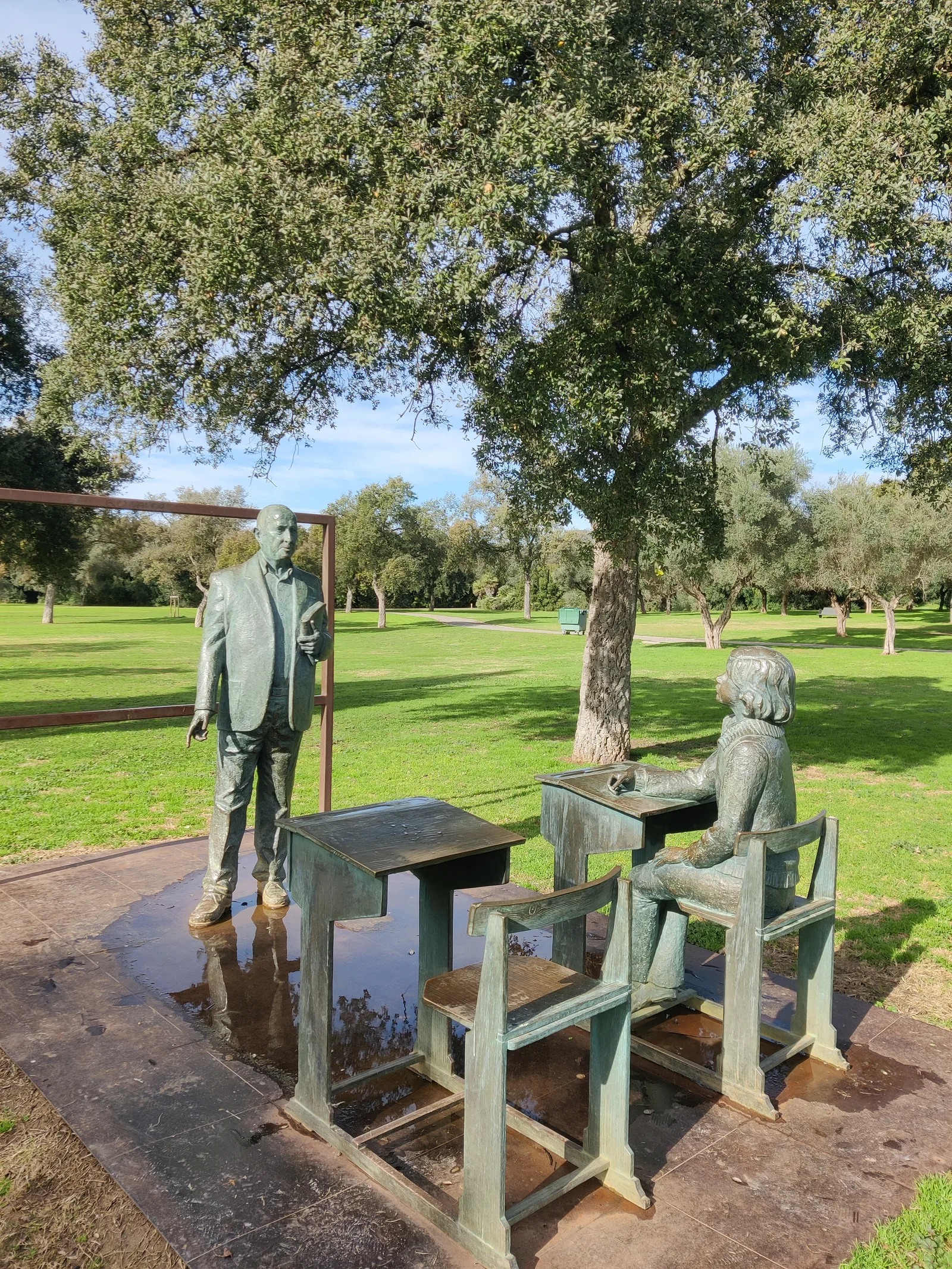 Details at Alamillo Park Seville — travel photo