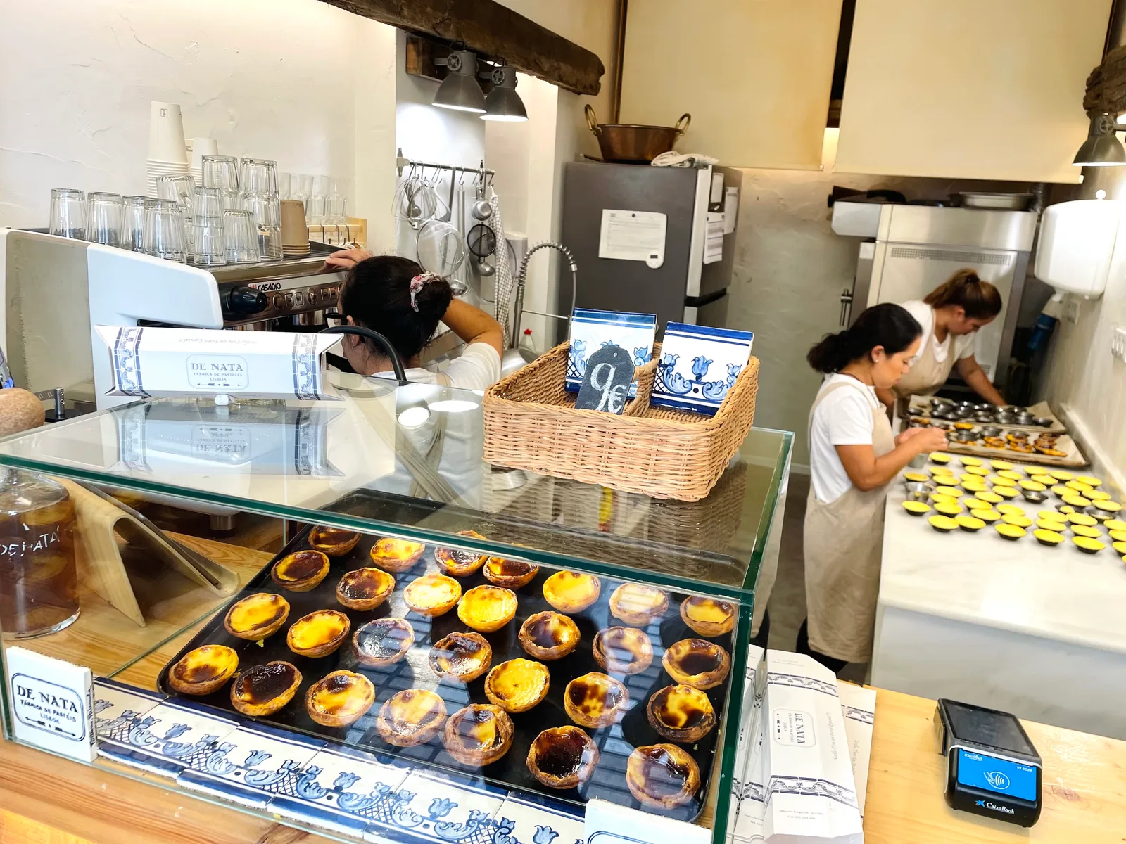 Main view at De Nata (Maestranza) - Fábrica de Pastéis de Nata Seville — travel photo