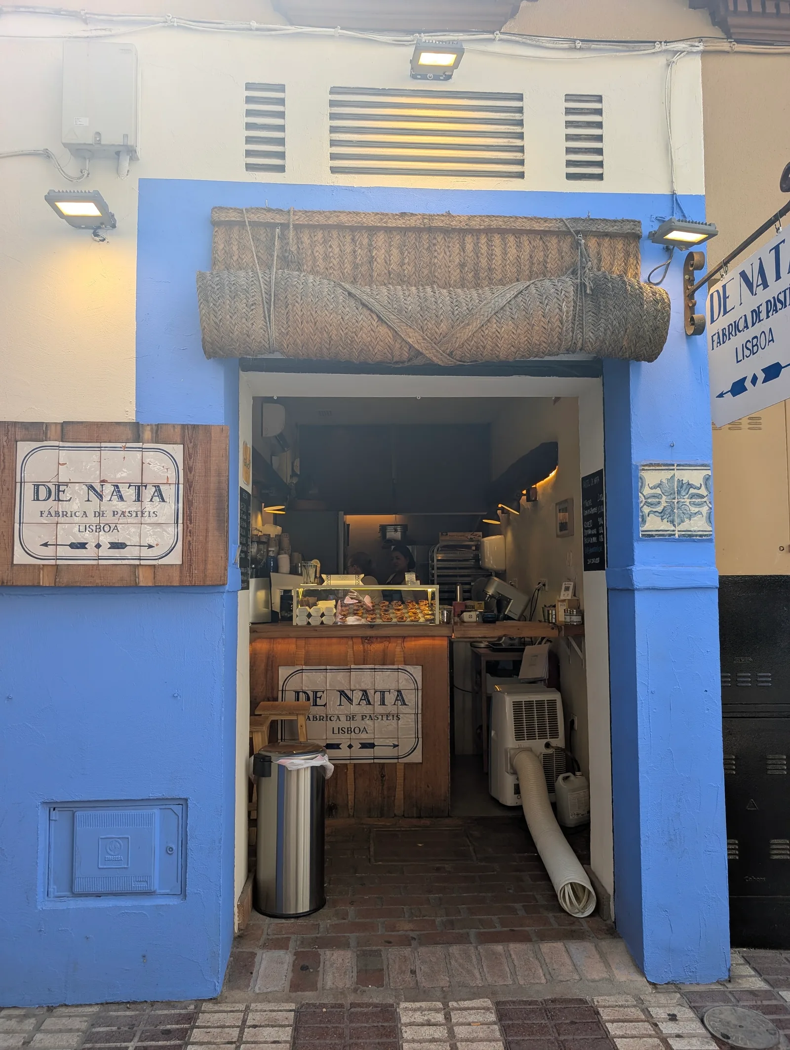 Interior at De Nata (Maestranza) - Fábrica de Pastéis de Nata Seville — travel photo