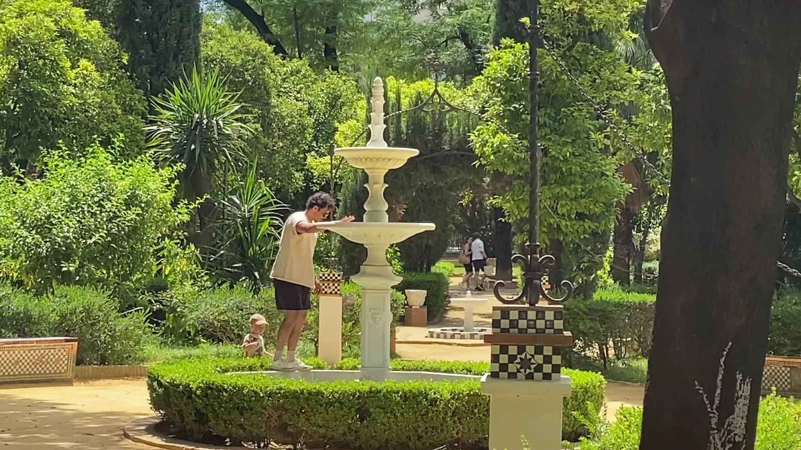 Main view at Garden of the Three Fountains Seville — travel photo
