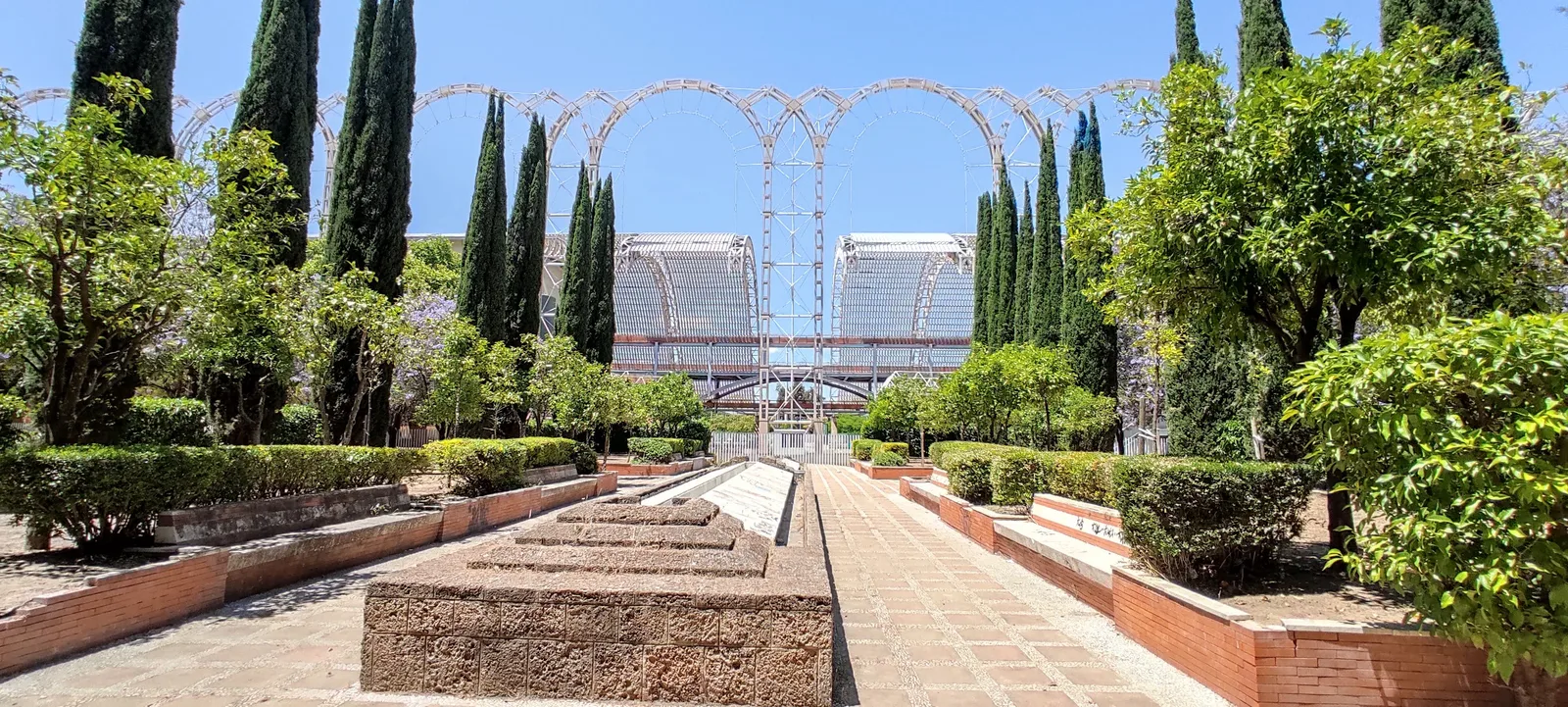 Details at Guadalquivir Garden Seville — travel photo