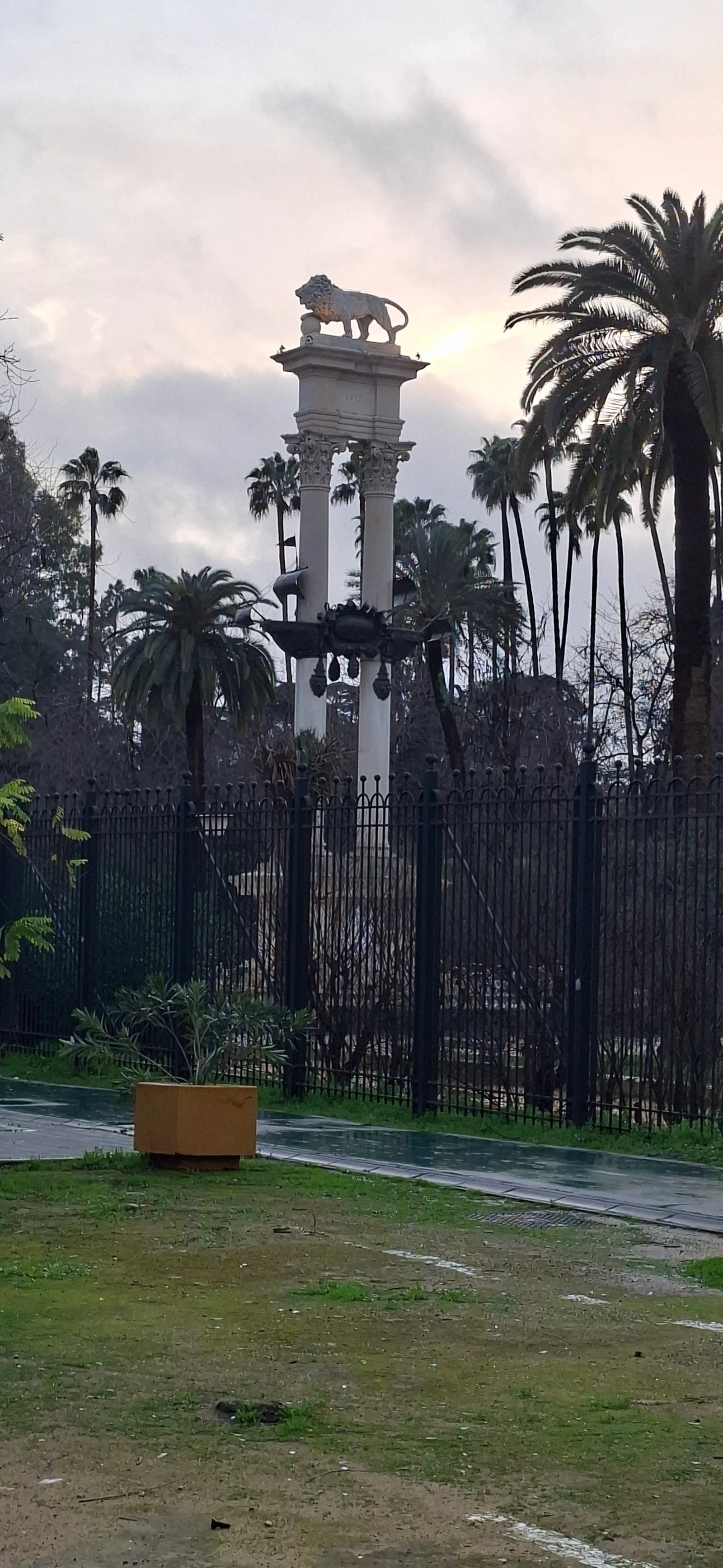 Atmosphere at Leones Garden Seville — travel photo