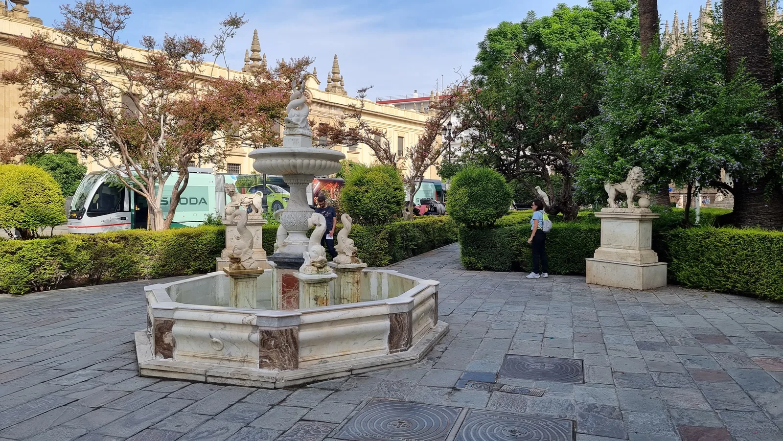 Main view at Lonja del Archivo General de Indias Garden Seville — travel photo