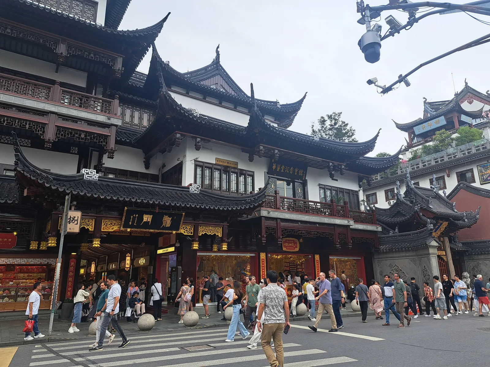 Atmosphere at Dajing Ge Pavilion Shanghai — travel photo