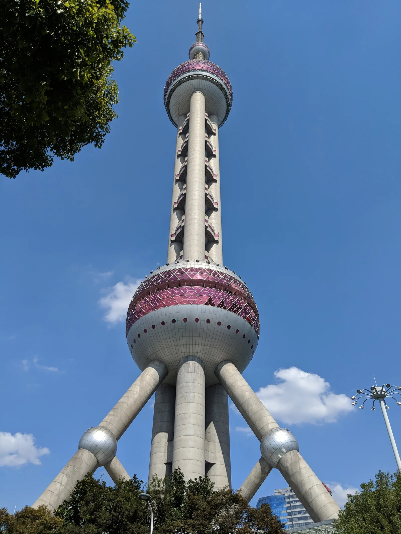 Main view at Dongfangmingzhu Pleasure Cruise Boat Wharf Shanghai — travel photo