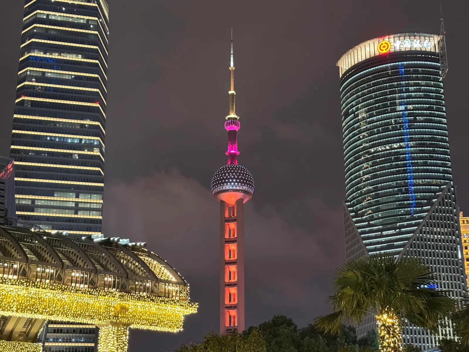 Atmosphere at Dongfangmingzhu Pleasure Cruise Boat Wharf Shanghai — travel photo