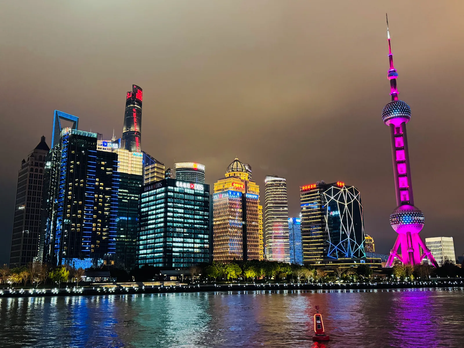 Main view at Huangpu River Cruise Shanghai — travel photo