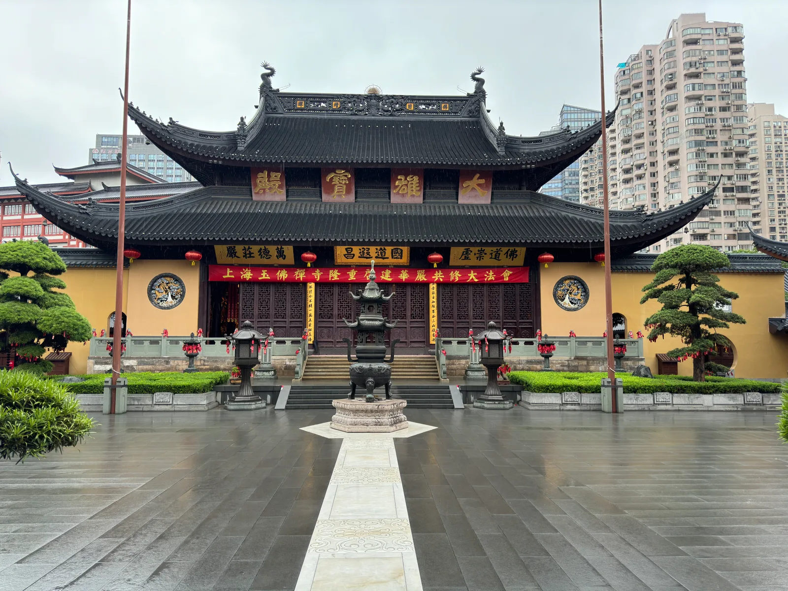 Main view at Jade Buddha Temple Shanghai — travel photo