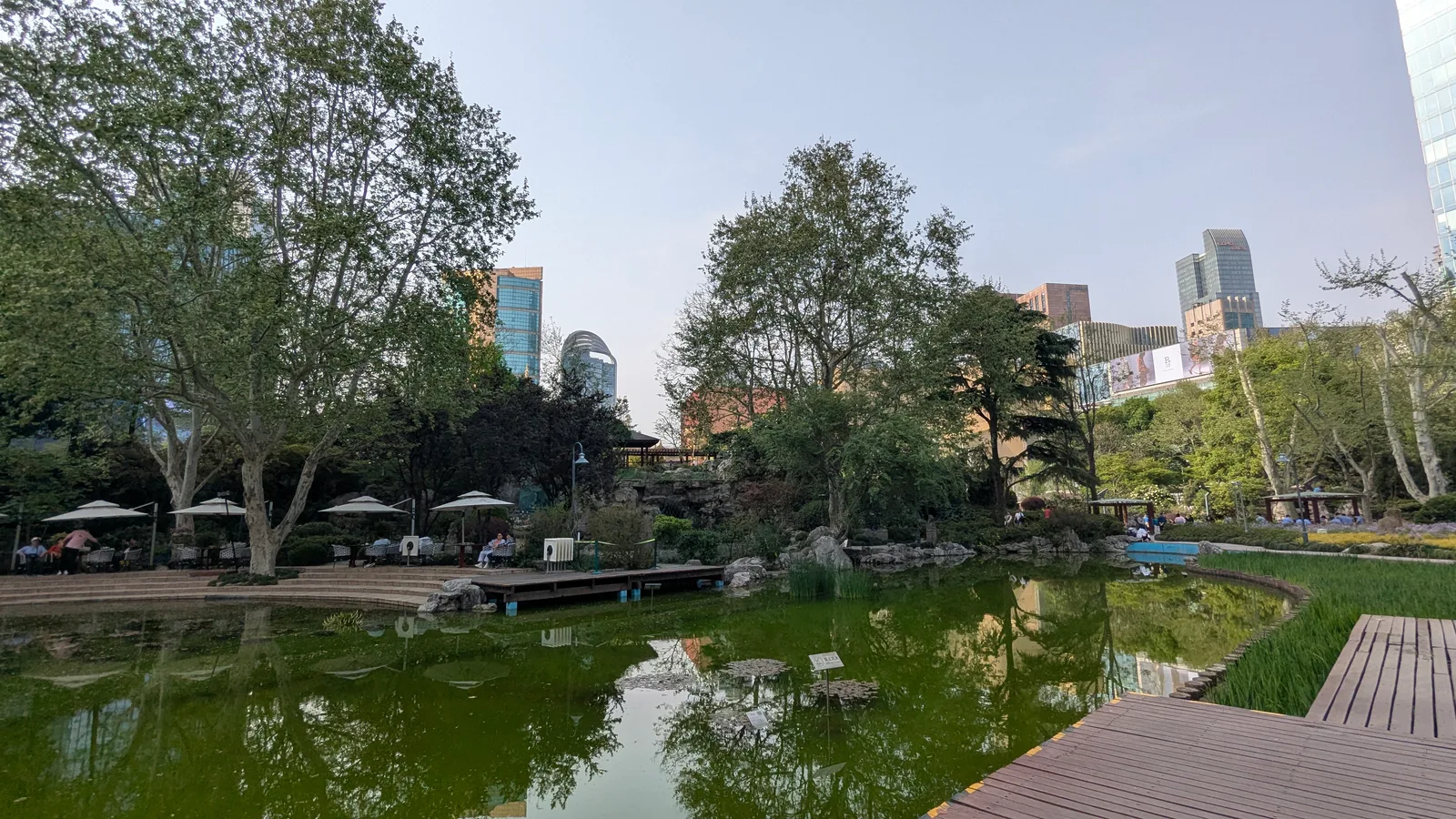 Atmosphere at Jing'an Park Shanghai — travel photo