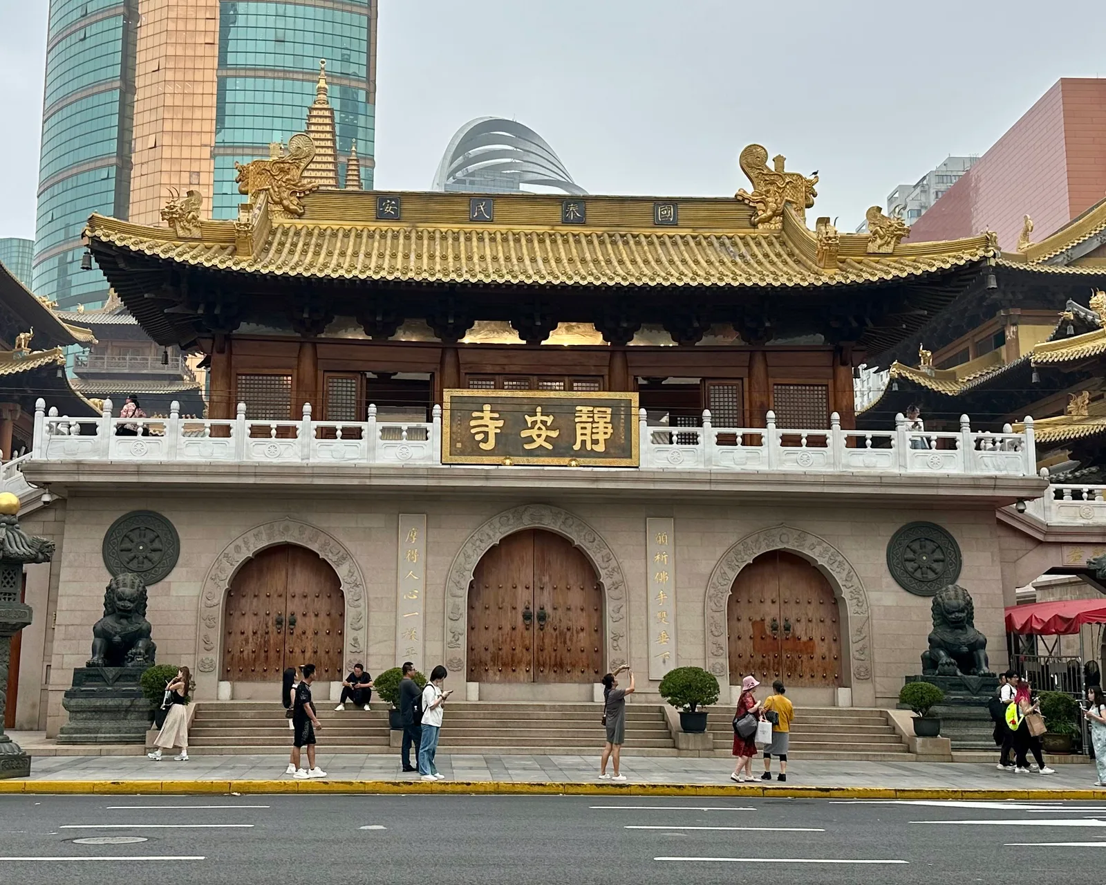 Main view at Jing'an Temple Shanghai — travel photo