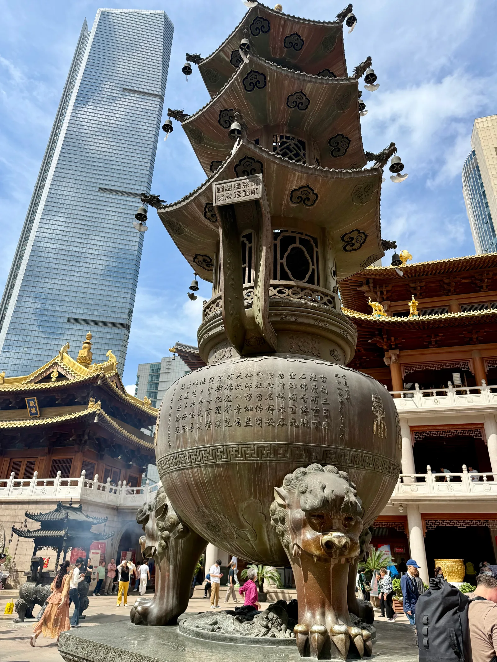 Atmosphere at Jing'an Temple Shanghai — travel photo