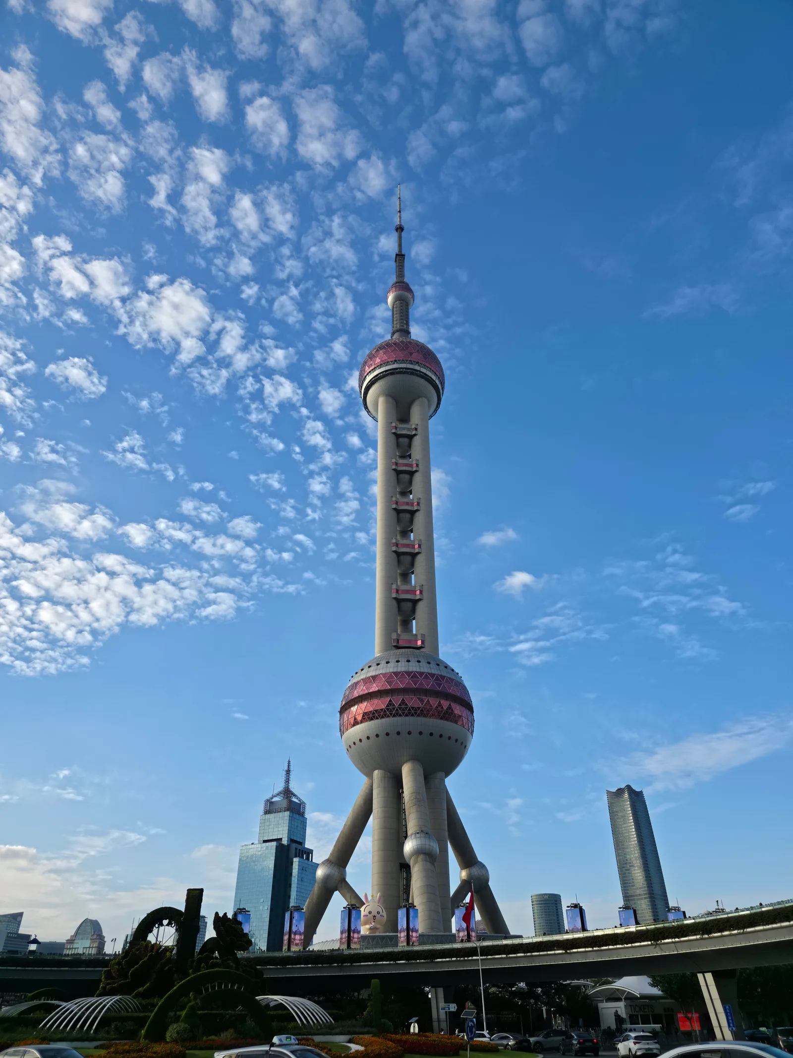 Main view at Oriental Pearl TV Tower Shanghai — travel photo