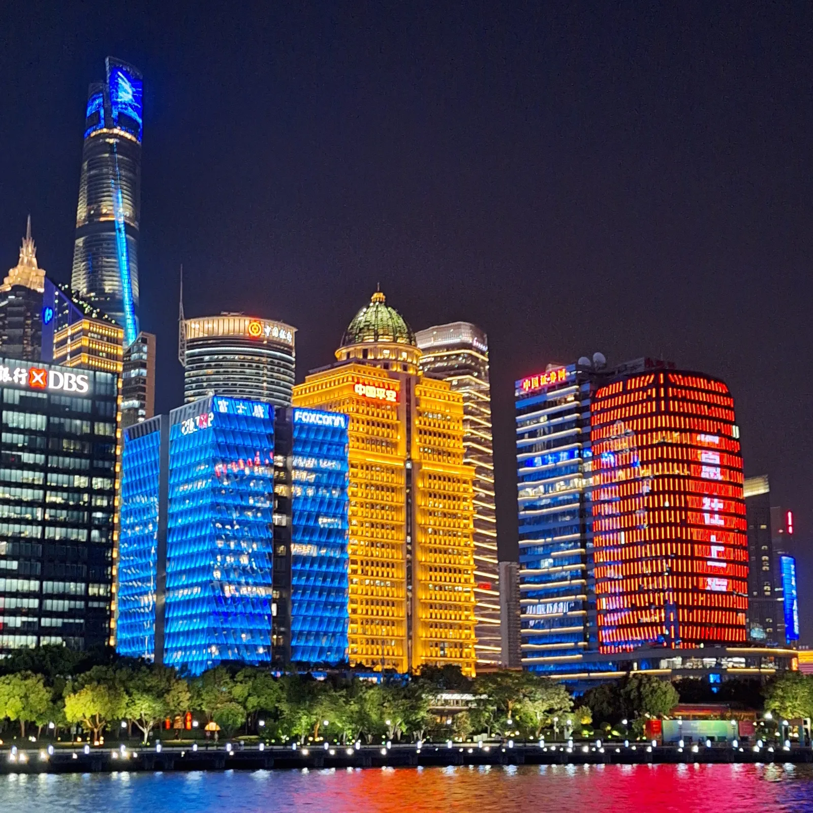 Atmosphere at Shanghai Baiyulan Plaza Shanghai — travel photo