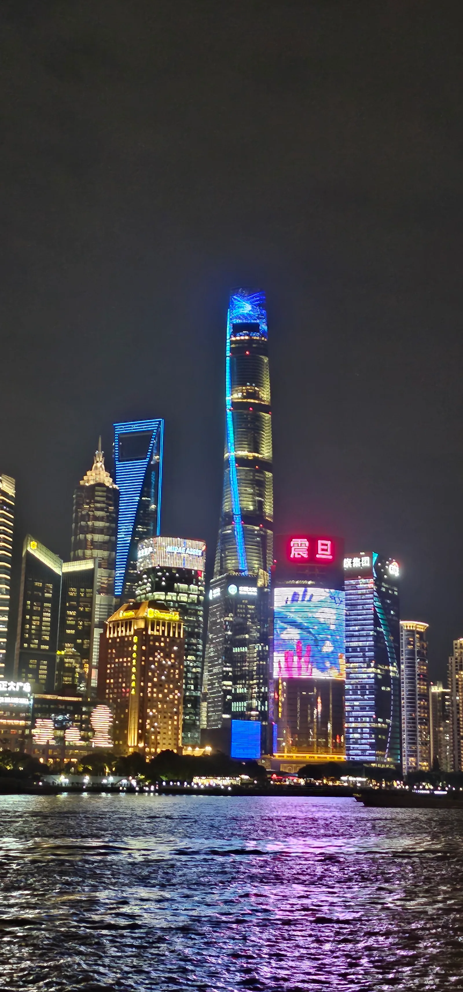 Atmosphere at The Bund Art Museum （Side Gate） Shanghai — travel photo