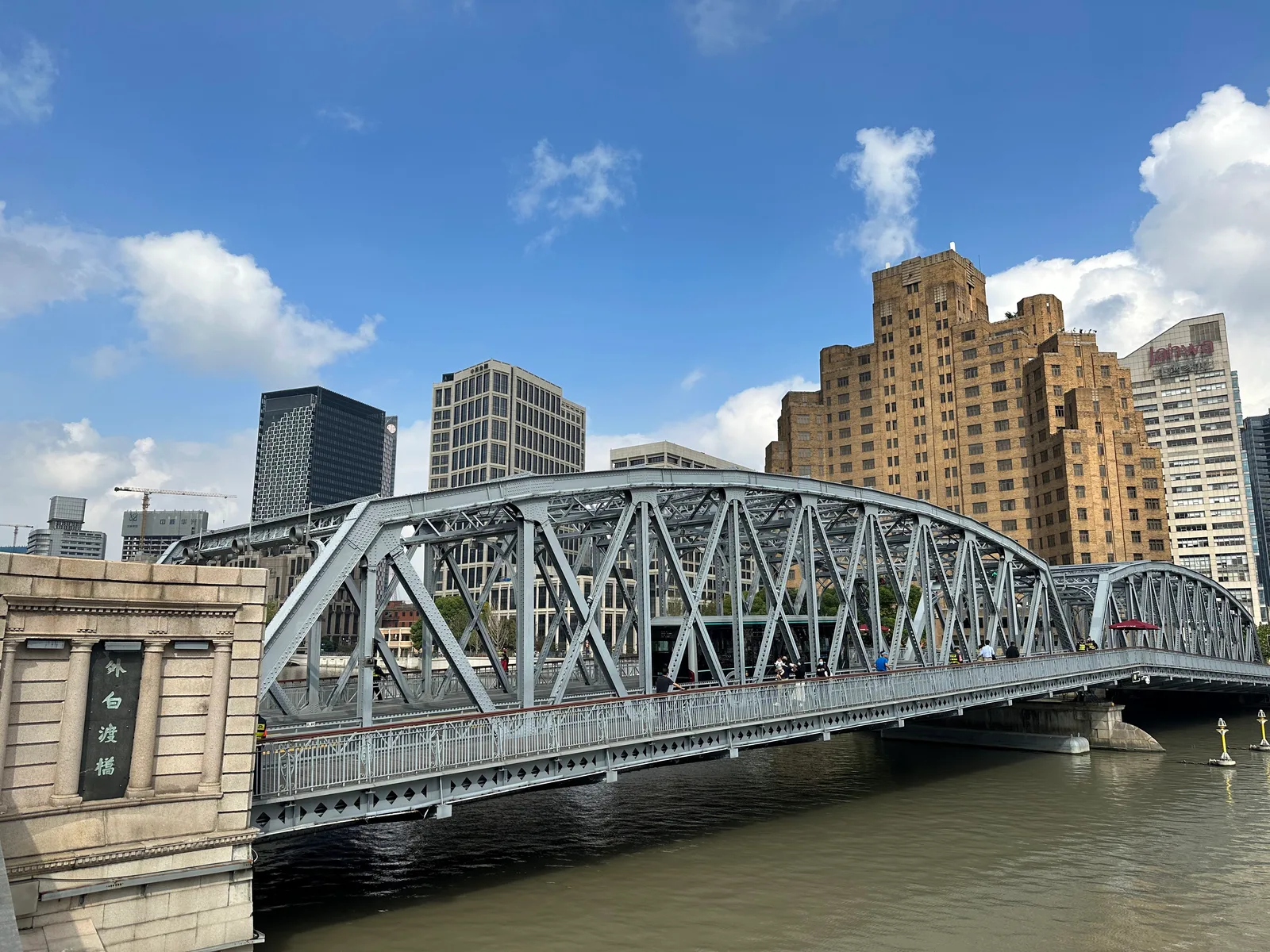 Main view at Waibaidu Bridge Shanghai — travel photo