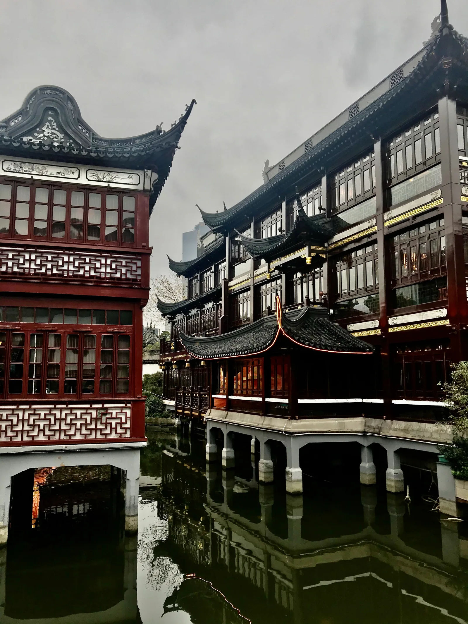 Atmosphere at Yixiulou Shanghai — travel photo