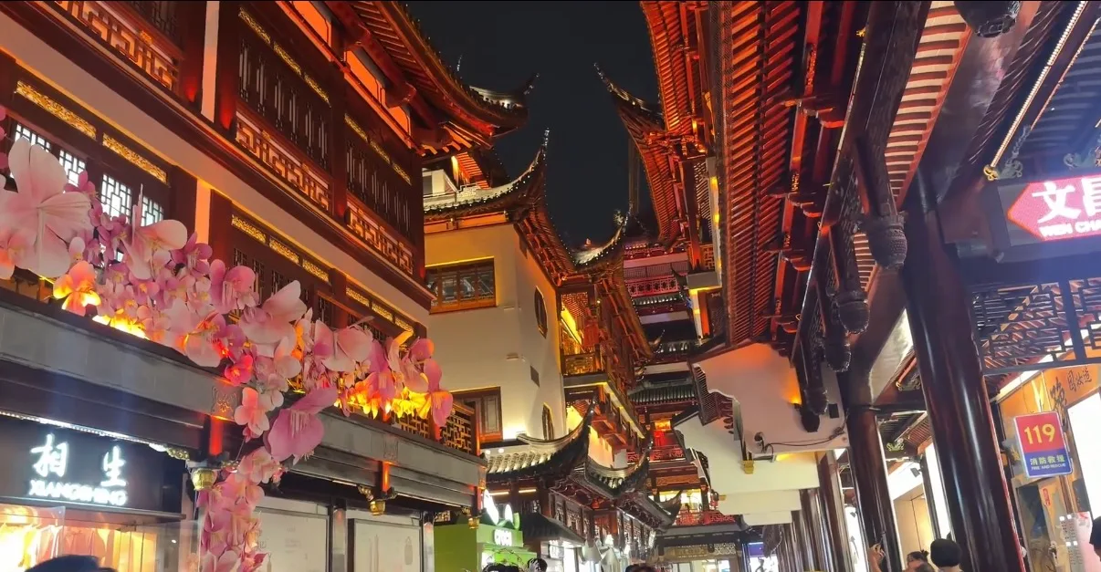 Interior at Yuyuan Old Street Shanghai — travel photo