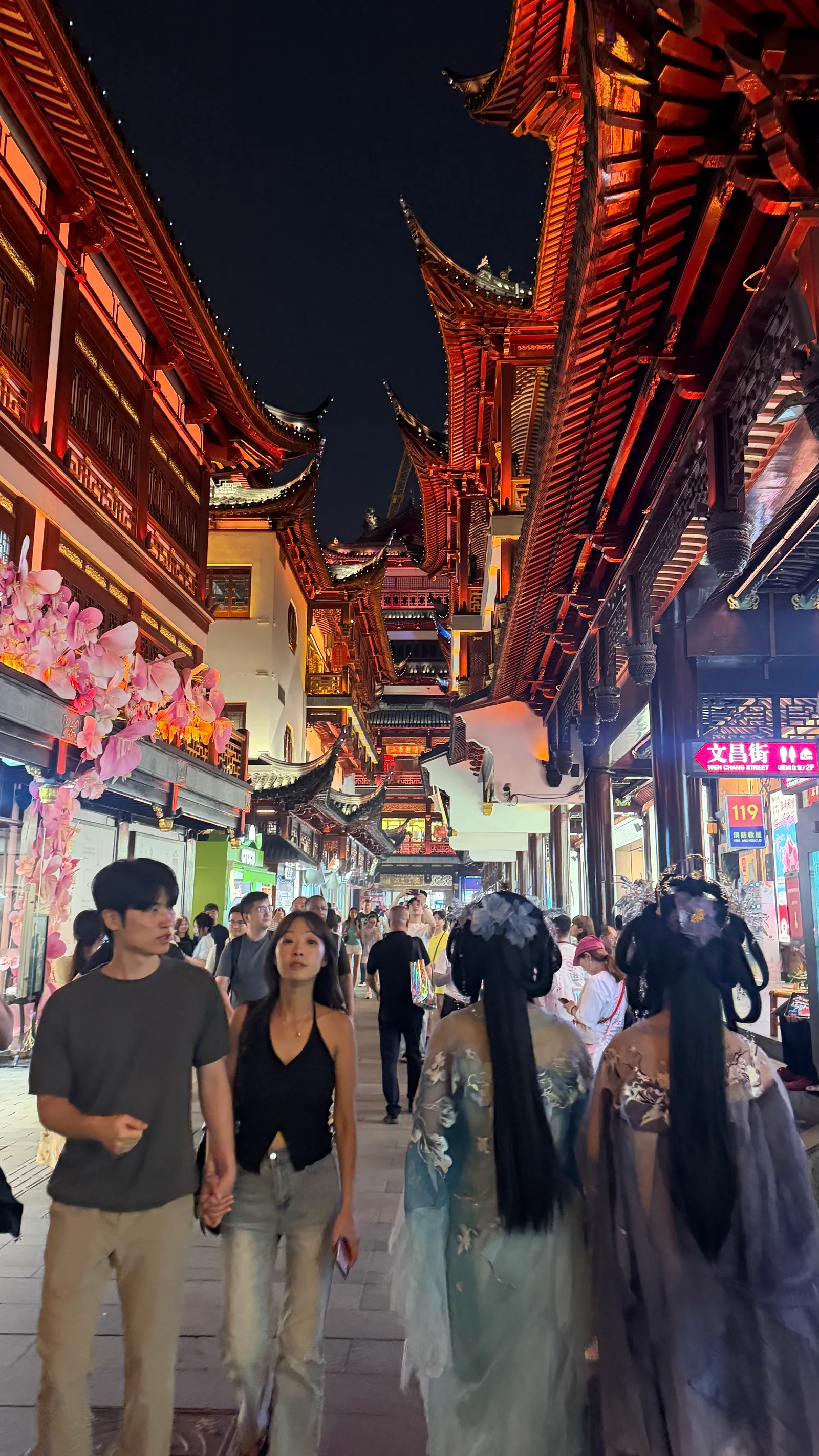 Atmosphere at Yuyuan Old Street Shanghai — travel photo