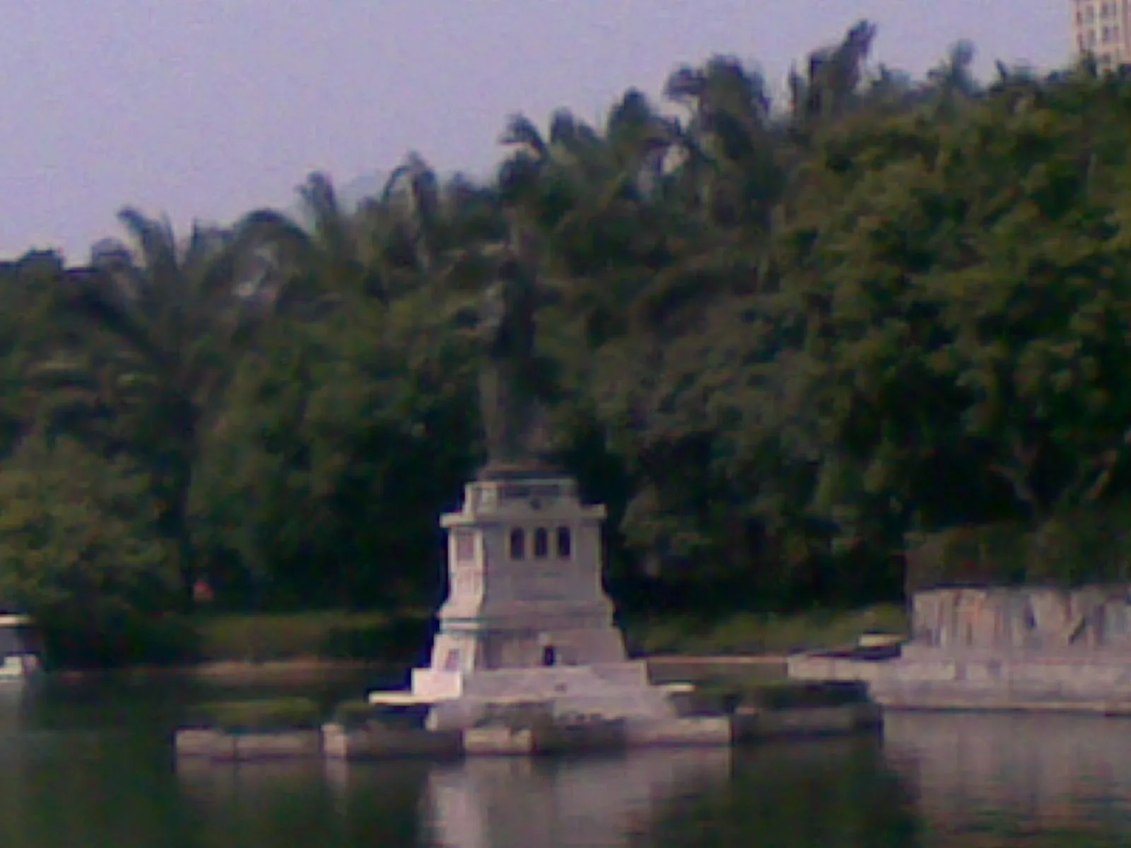 Atmosphere at America Free Goddess Statue Shenzhen — travel photo