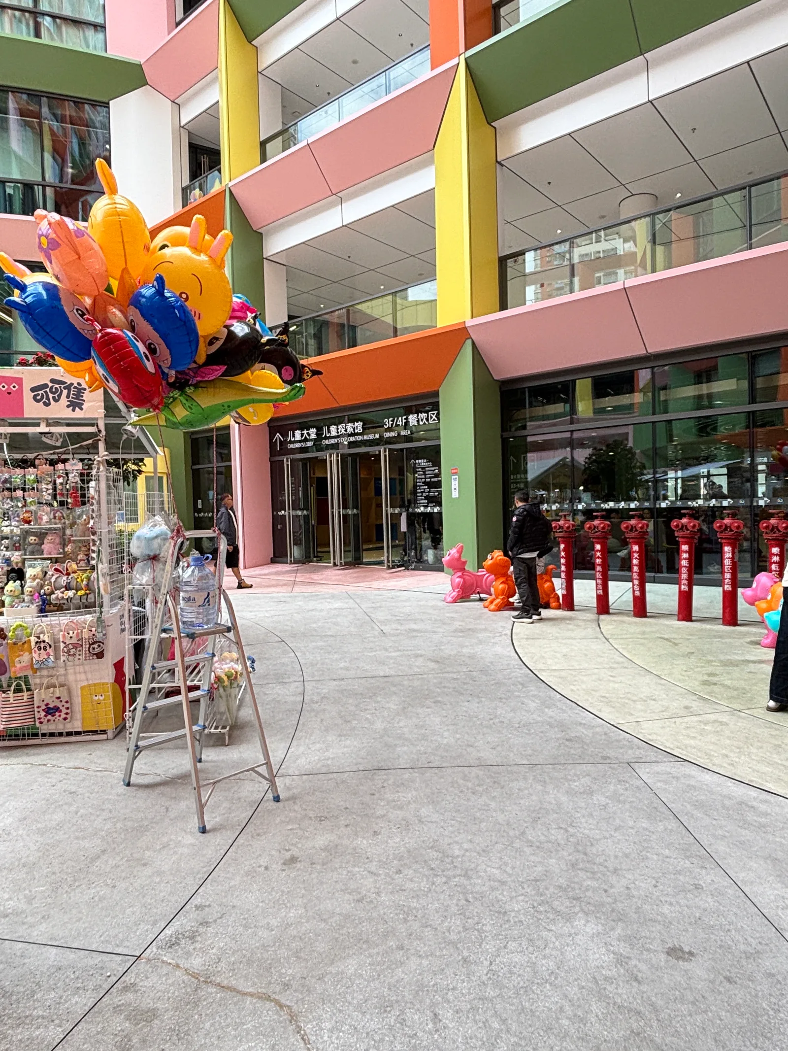 Atmosphere at Children Science Hall Shenzhen — travel photo