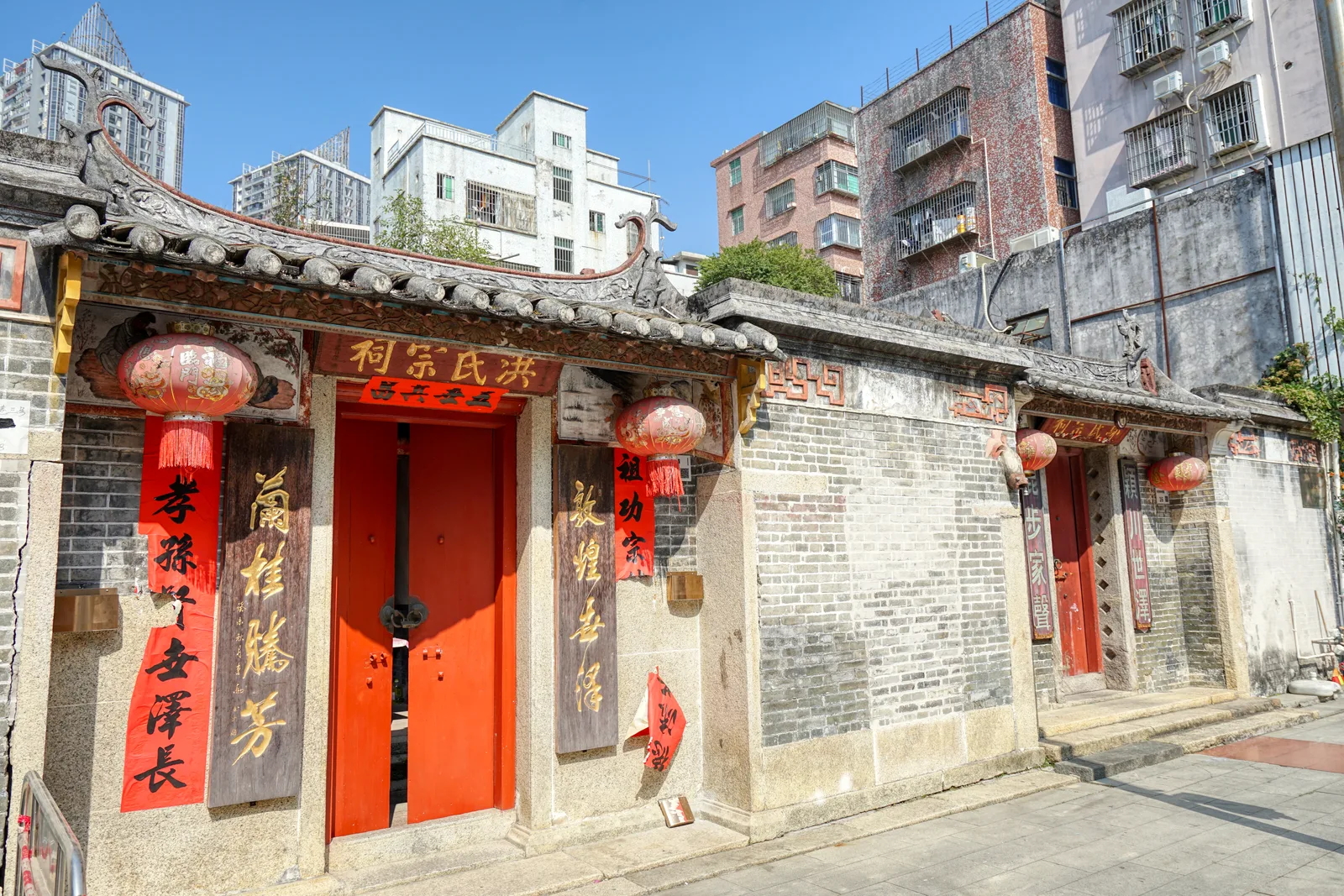 Main view at Dafen Oil Painting Village Shenzhen — travel photo