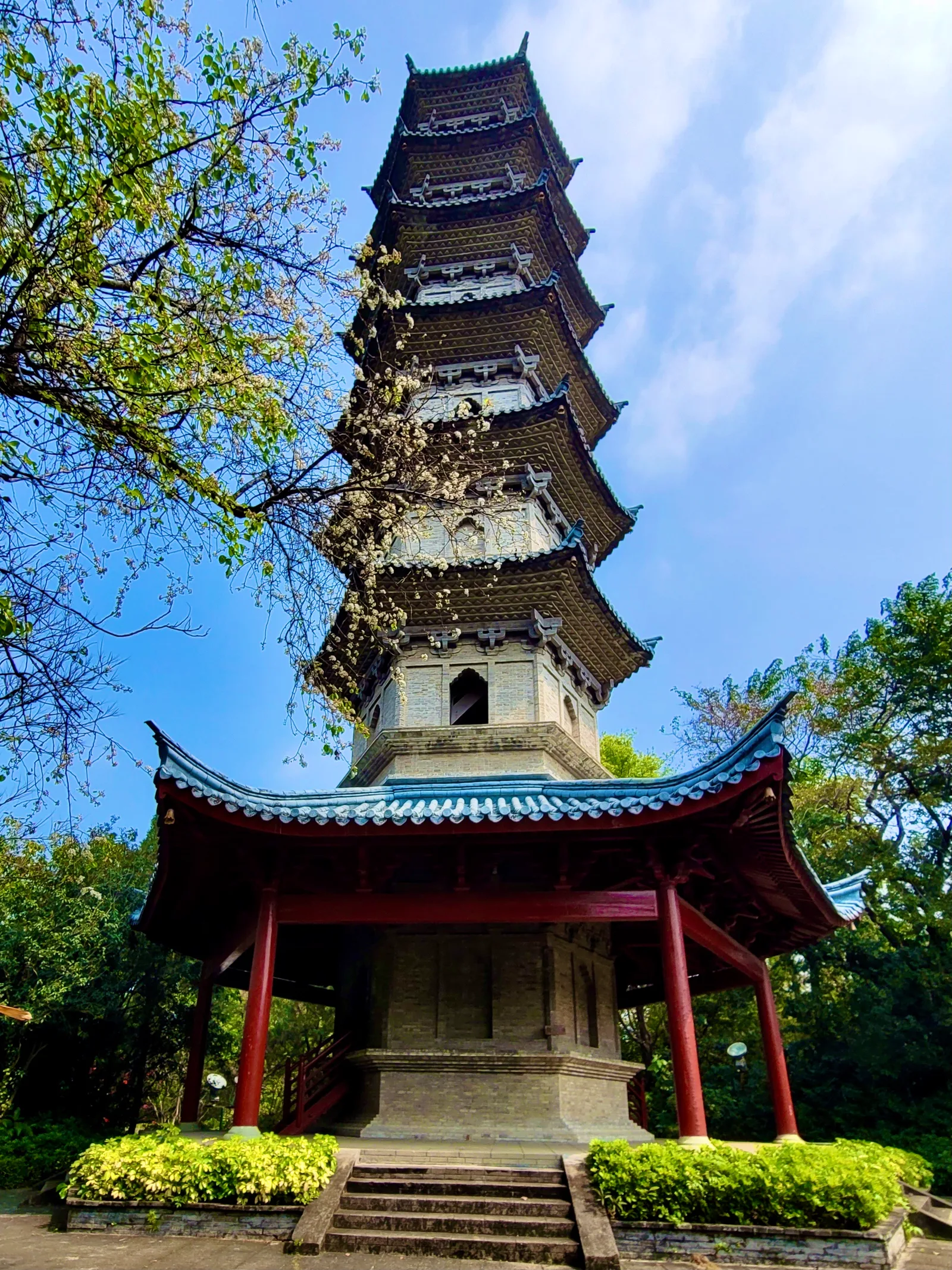 Main view at He Xiangning Art Museum Shenzhen — travel photo