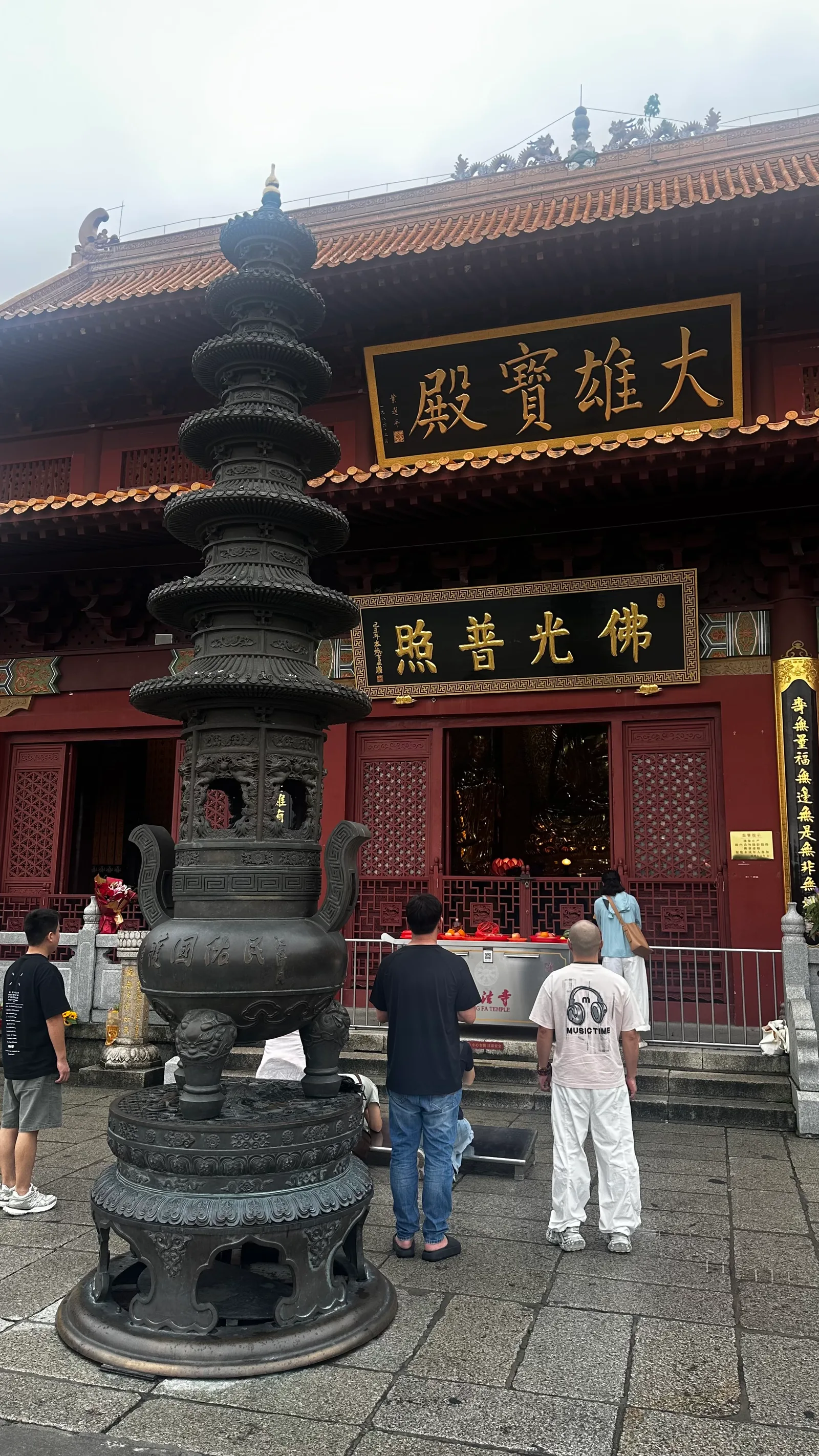 Atmosphere at Hongfa Temple Shenzhen — travel photo