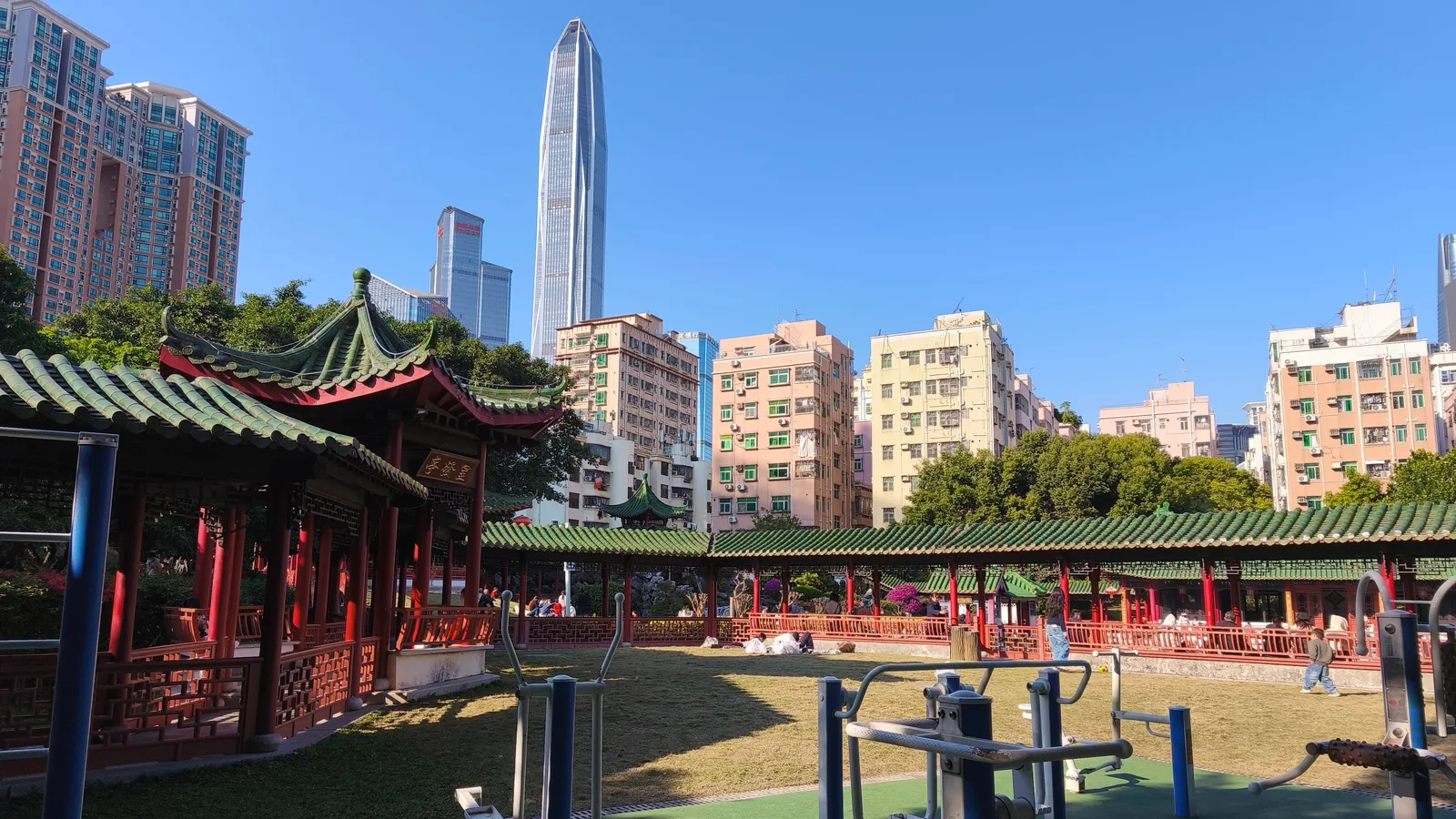 Interior at Jinxiu Park （East Gate） Shenzhen — travel photo