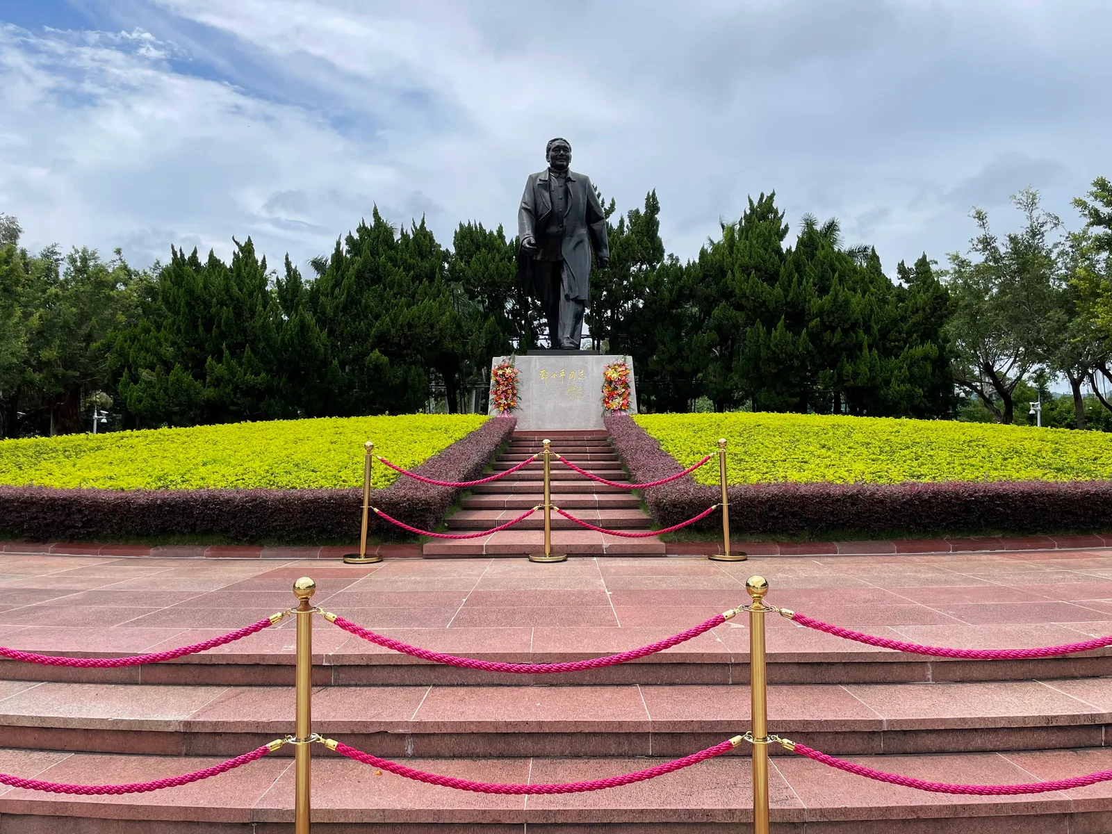 Details at Lianhuashan Park Shenzhen — travel photo