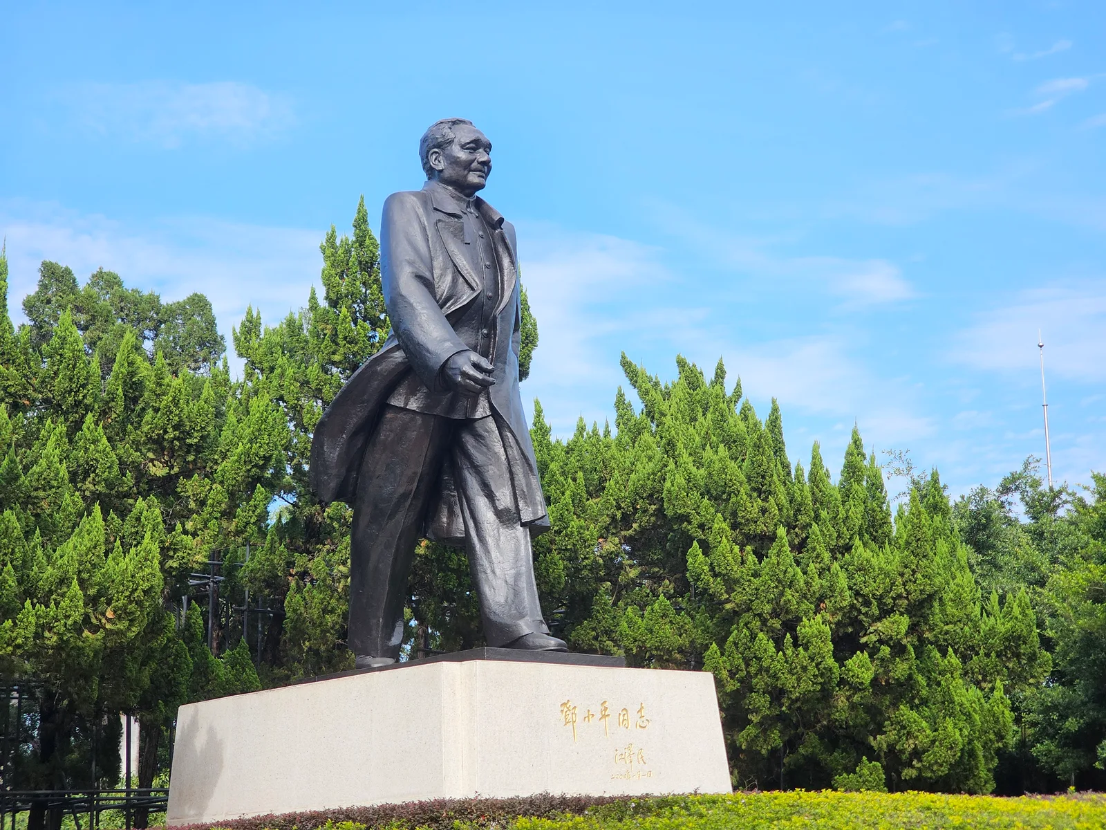 Details at 深圳市莲花山公园 Shenzhen — travel photo