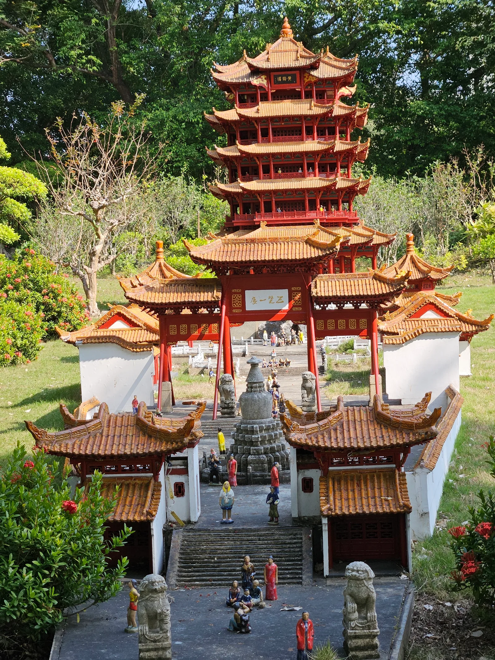 Main view at Splendid China-Yuanmingyuan Imperial Garden Shenzhen — travel photo