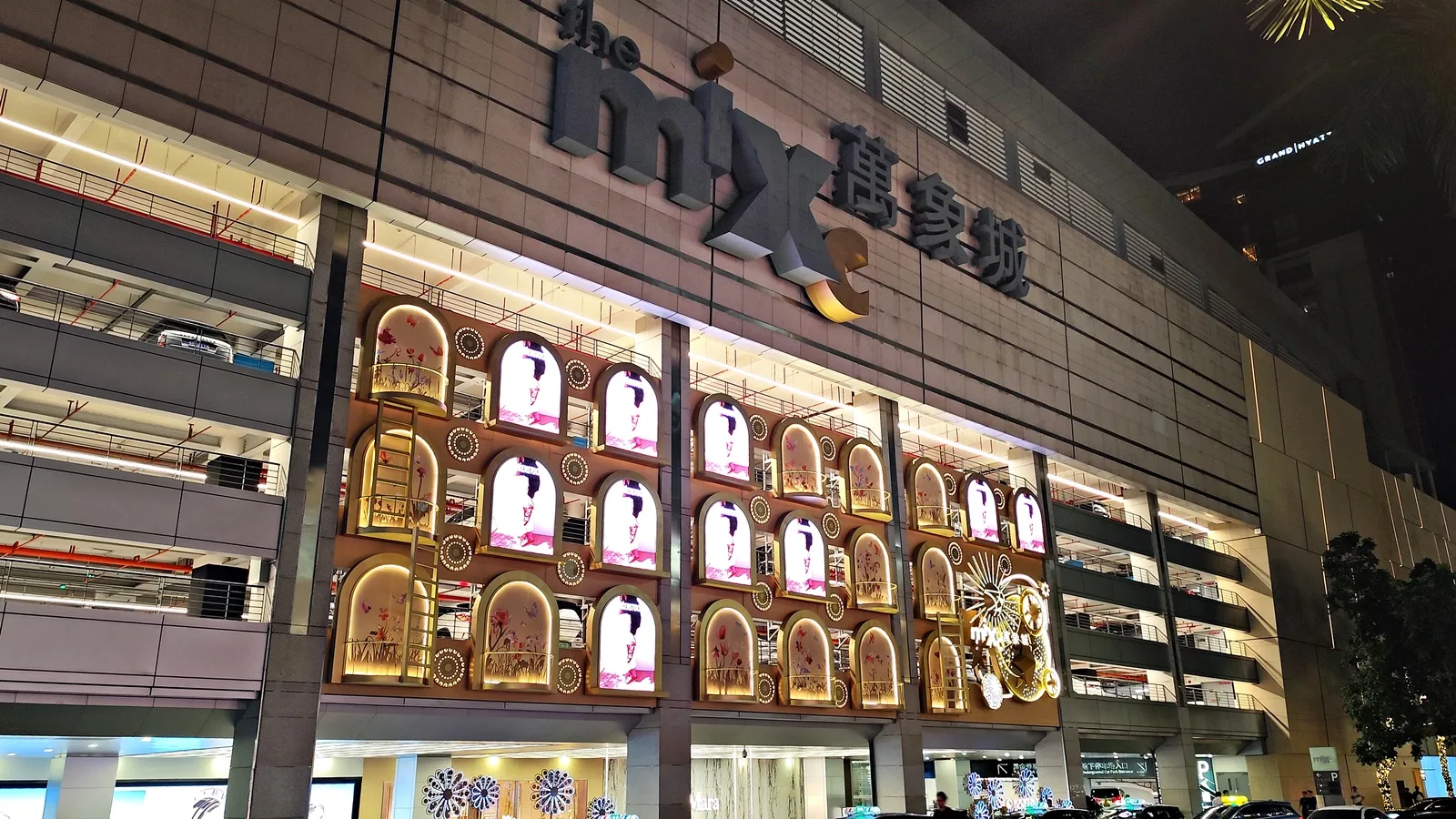 Main view at The Mixc of Shenzhen City Crossing Shenzhen — travel photo