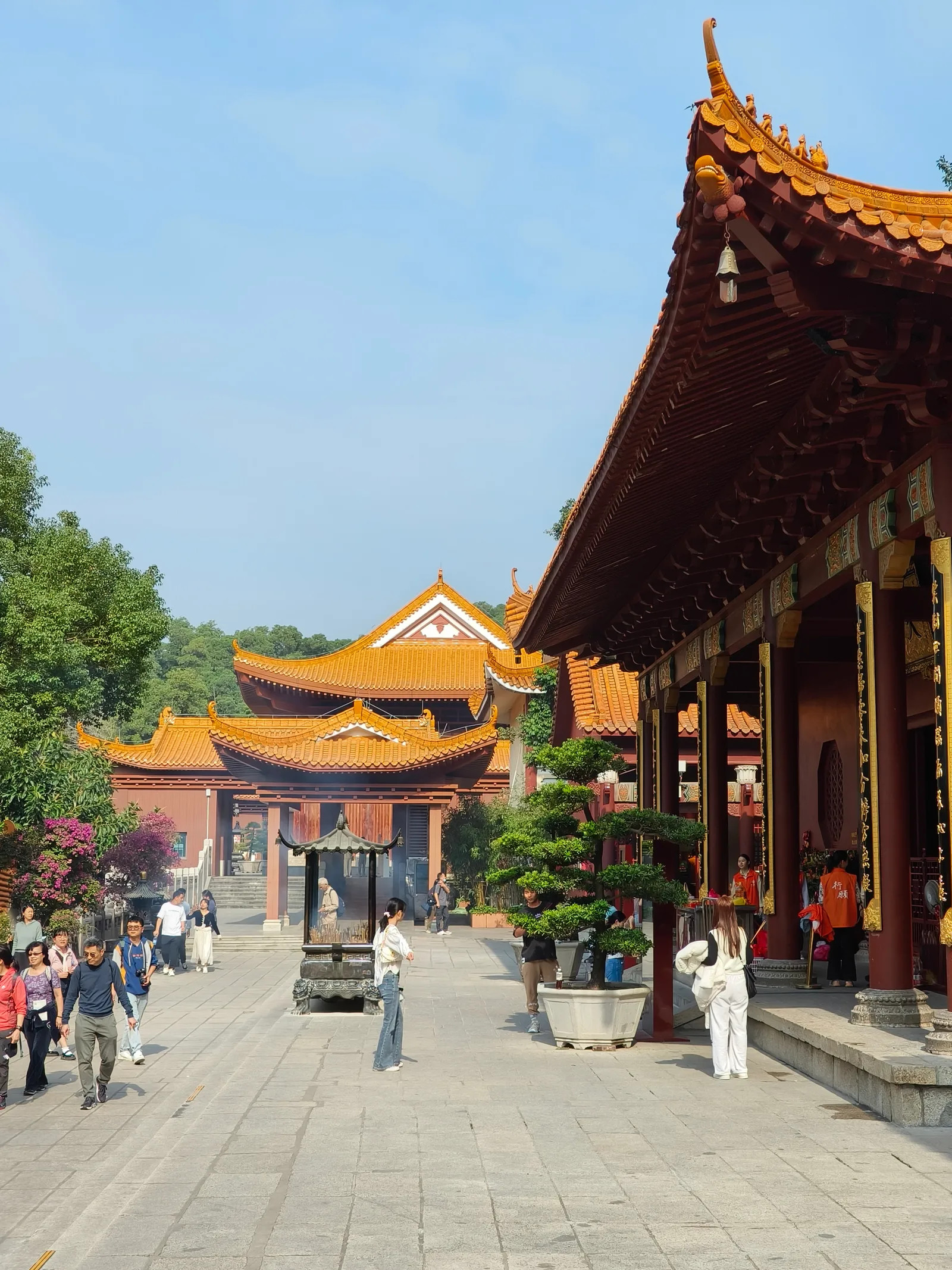 Atmosphere at Tianshang Renjian Shenzhen — travel photo