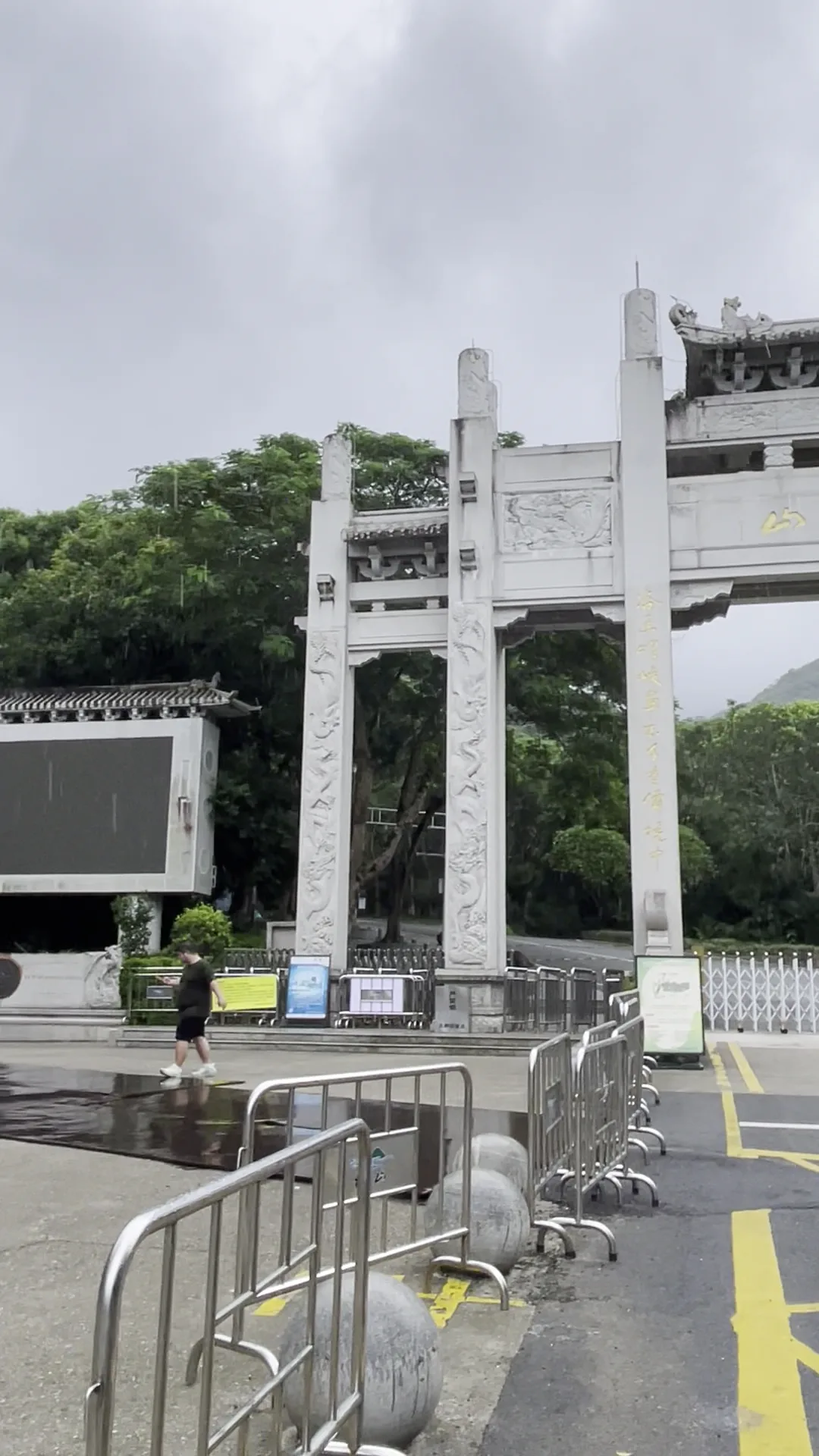 Atmosphere at Wutong Mountain （Northwest Gate） Shenzhen — travel photo