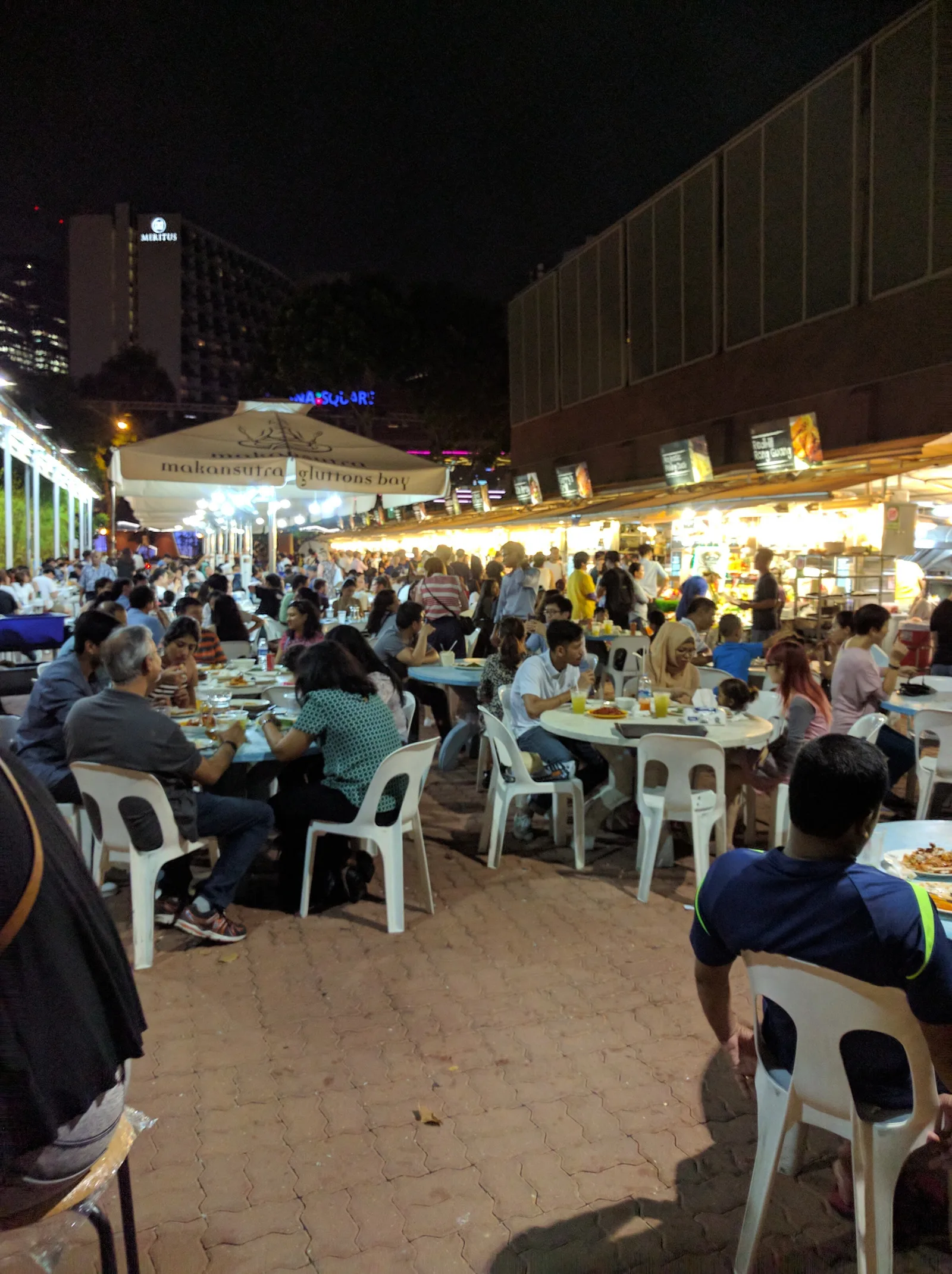 Atmosphere at Esplanade - Theatres on the Bay, Singapore Singapore — travel photo