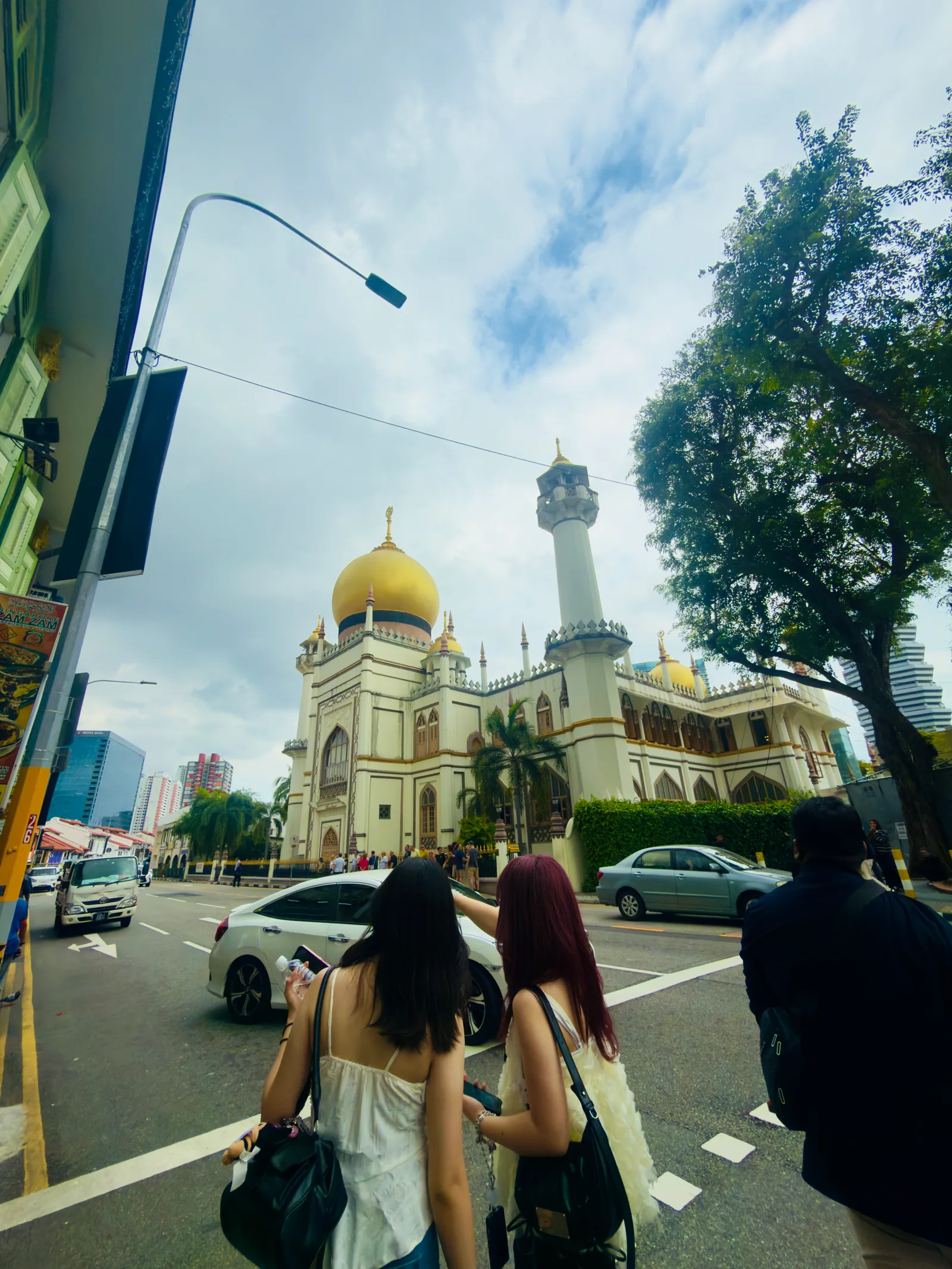 Atmosphere at Sultan Mosque Singapore — travel photo