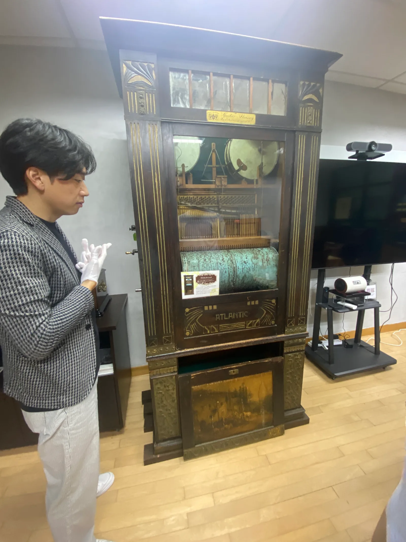 Details at Singapore Musical Box Museum Singapore — travel photo