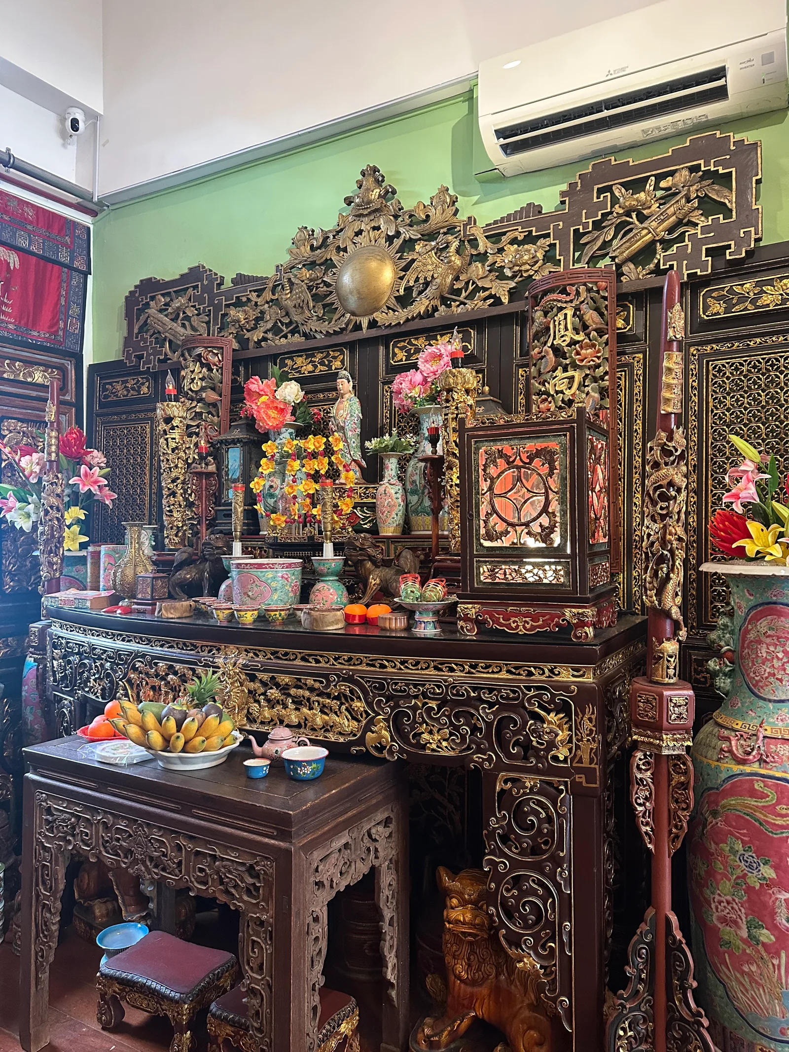 Interior at Singapore Peranakan Mansion Museum 新加坡 娘惹文化 博物馆 283A Joo Chiat Road 如切路 by Straits Enclave Singapore — travel photo
