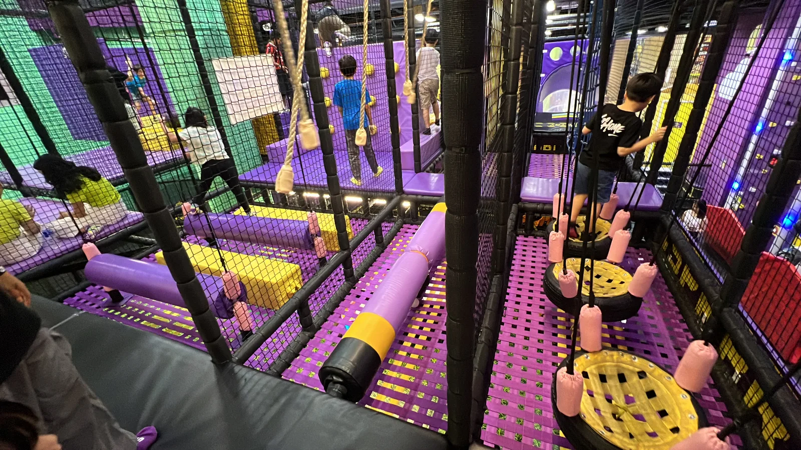 Atmosphere at SuperPark Singapore Singapore — travel photo