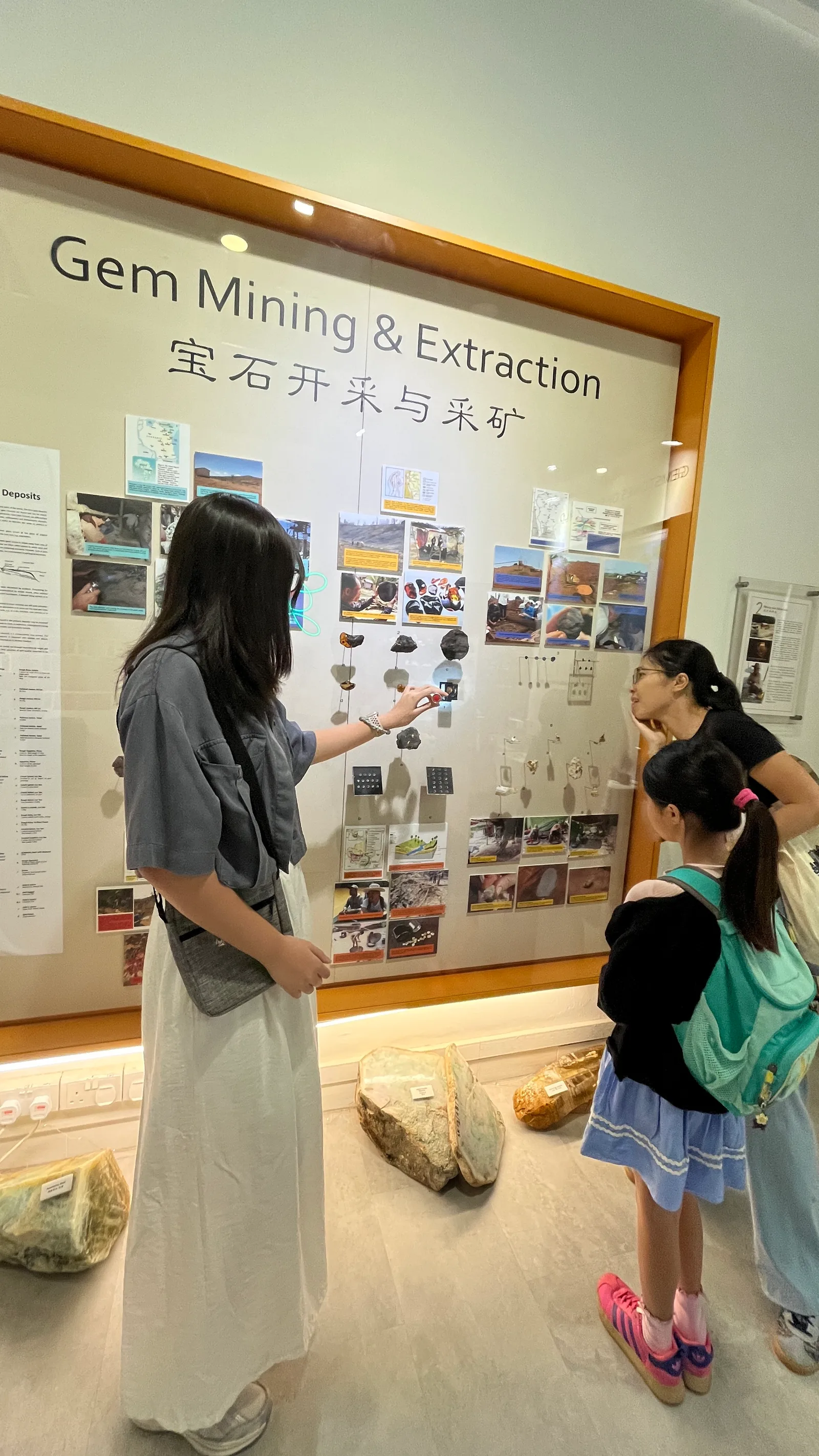 Details at The Gem Museum Singapore — travel photo