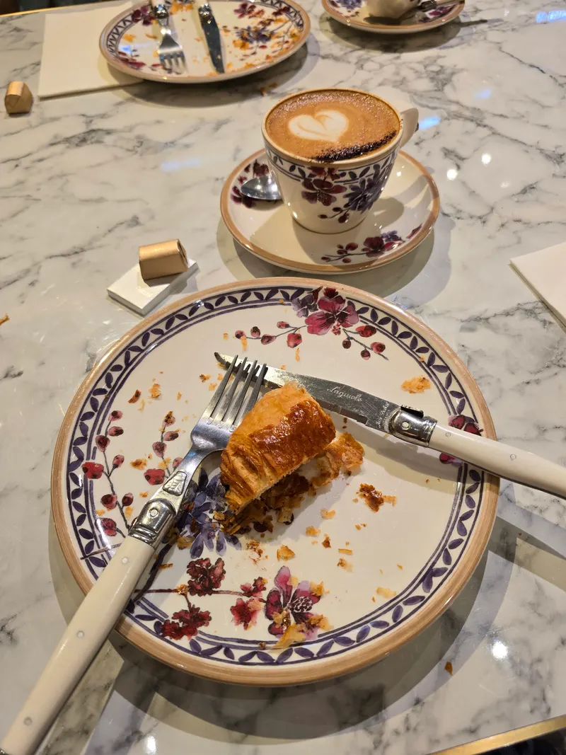 Avenue On 3 Café