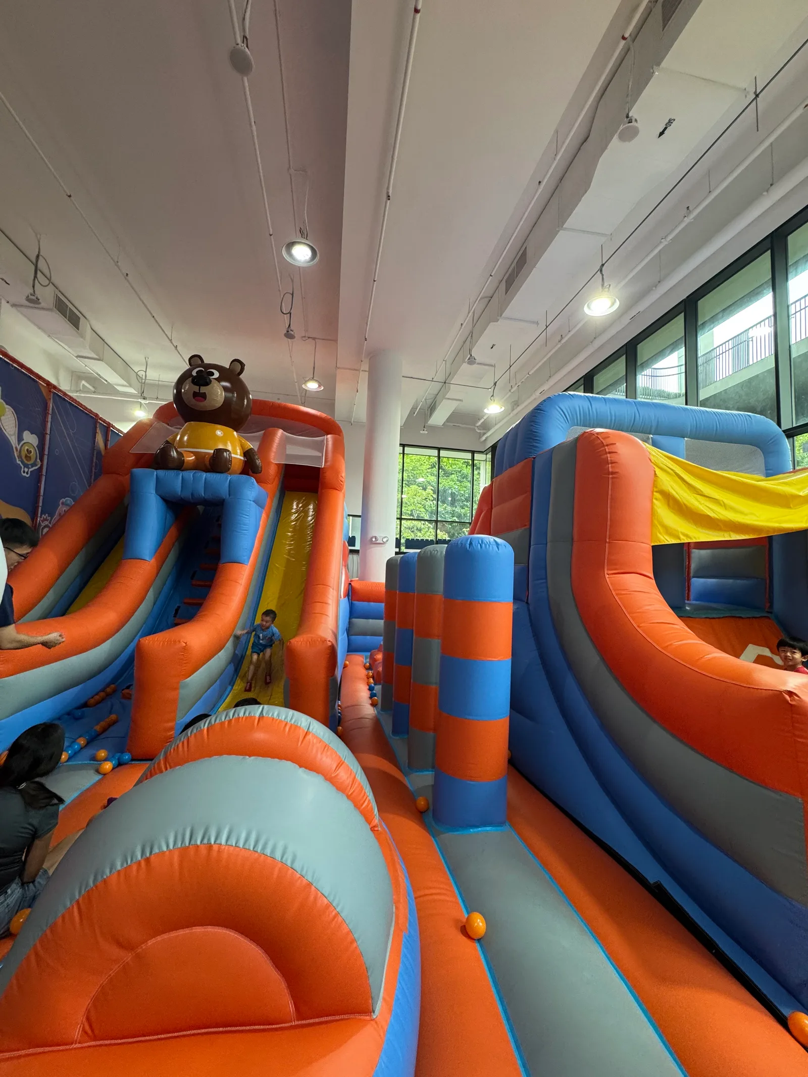 Atmosphere at Bouncetopia by Kiztopia @ SAFRA Choa Chu Kang Singapore — travel photo